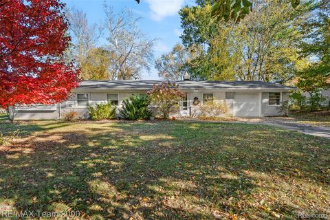 23044 Lake Way Farmington City MI 48336