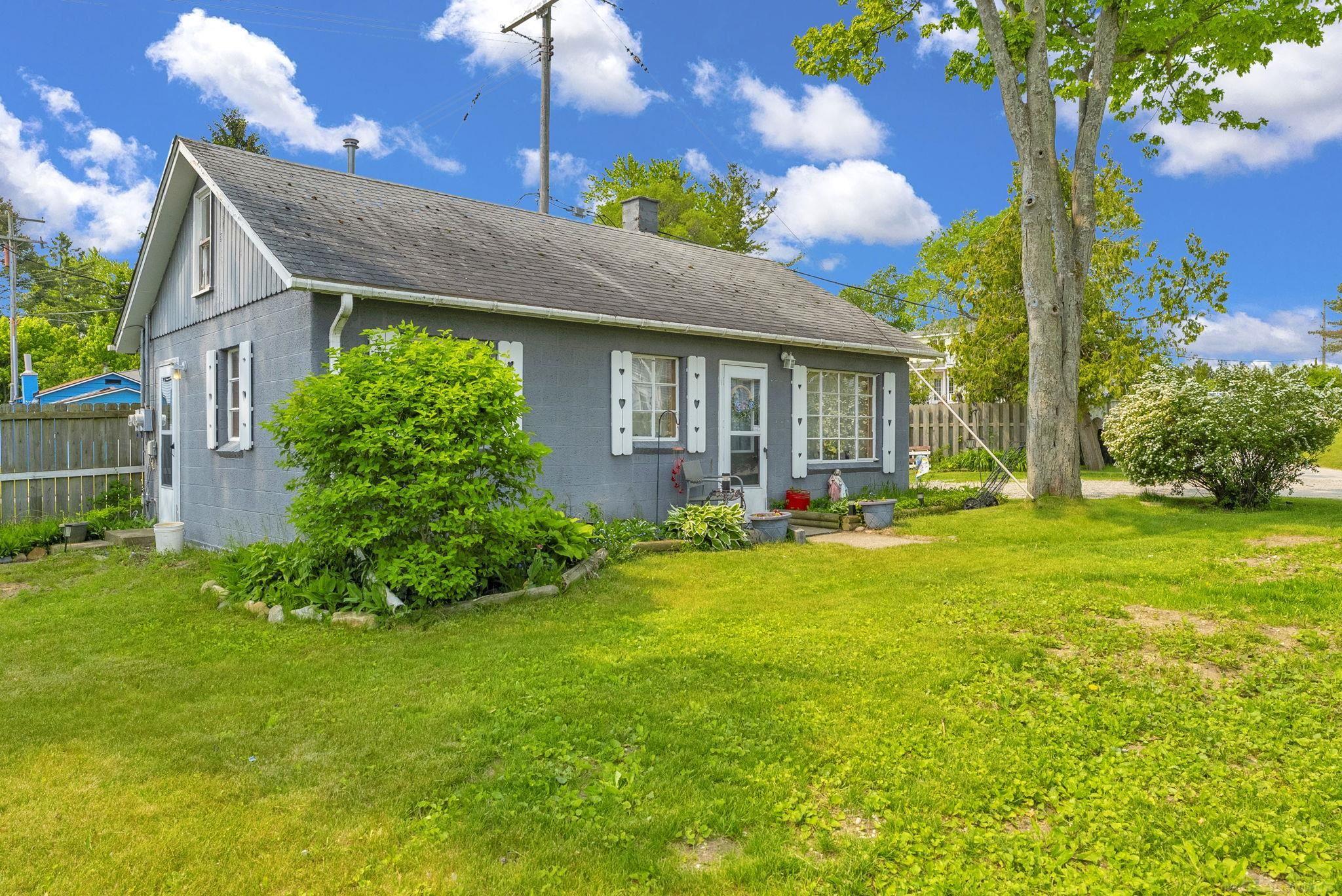 8941 & 8943 Lakeshore Road