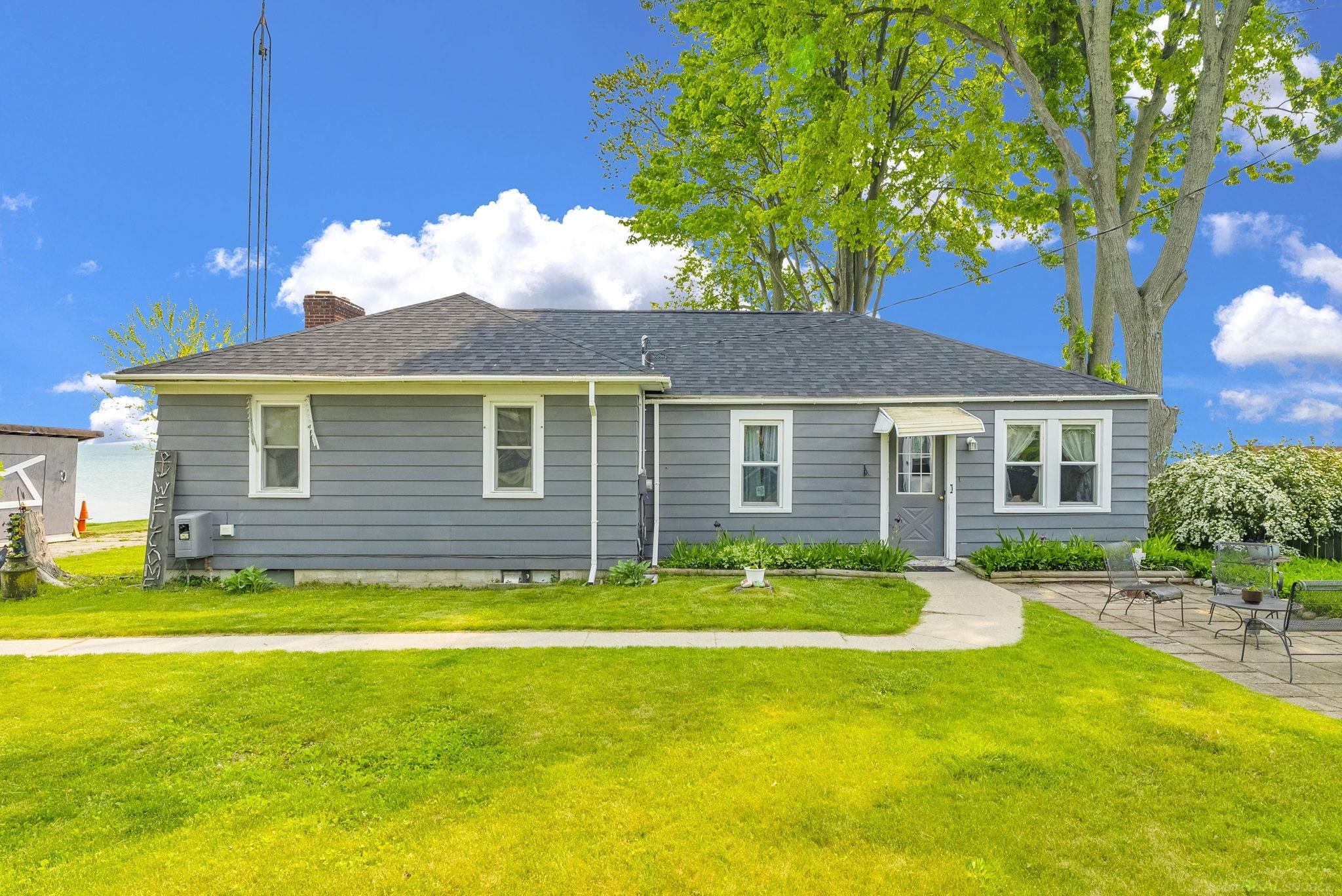 8941 & 8943 Lakeshore Road