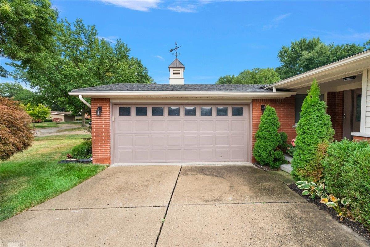 589 Anita Avenue