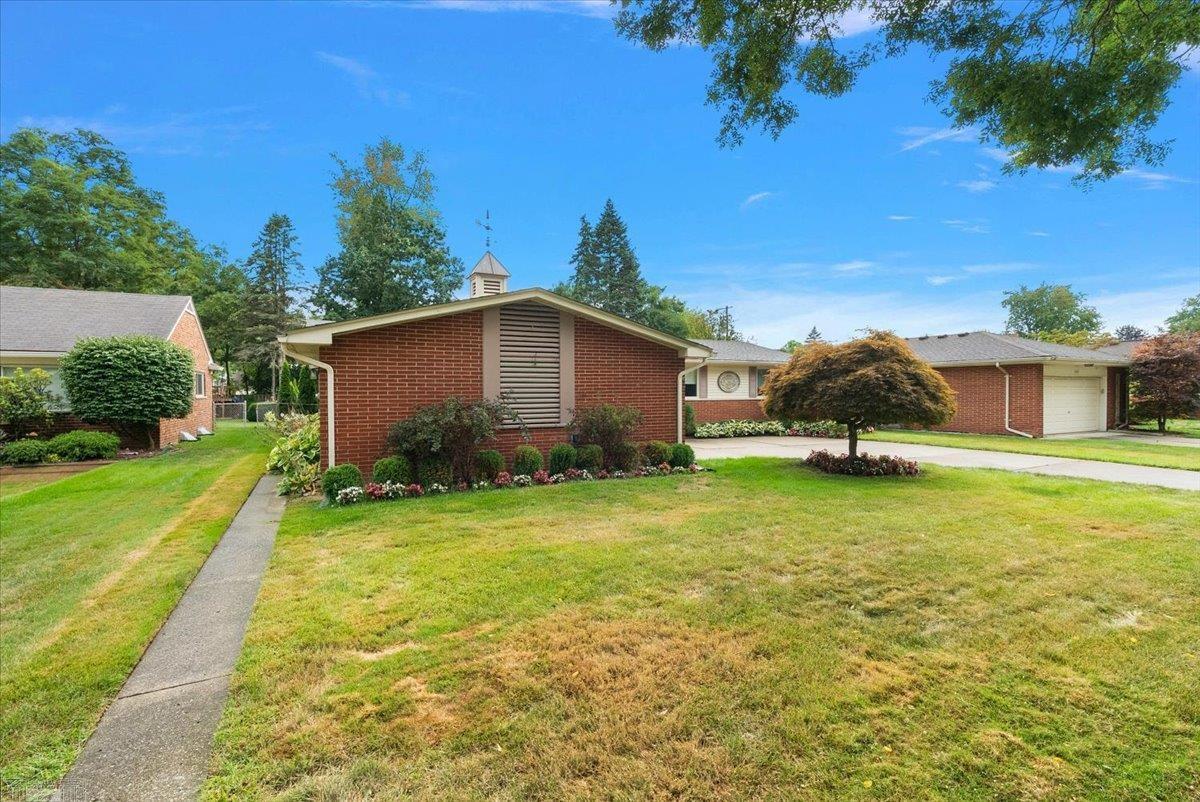 589 Anita Avenue