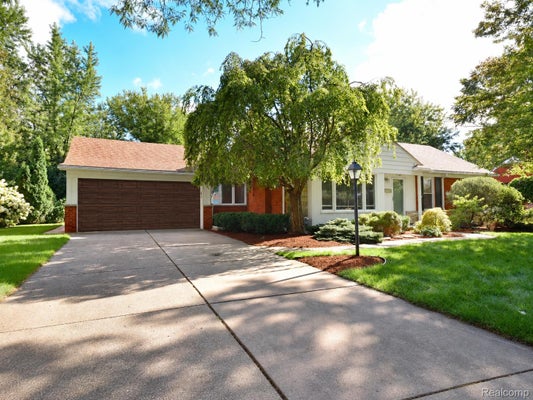 17161 LOCHERBIE AVE, BEVERLY HILLS, MI 48025 - Image 795bc9a305f9be3e520fd69f8ca0114e/1605948581