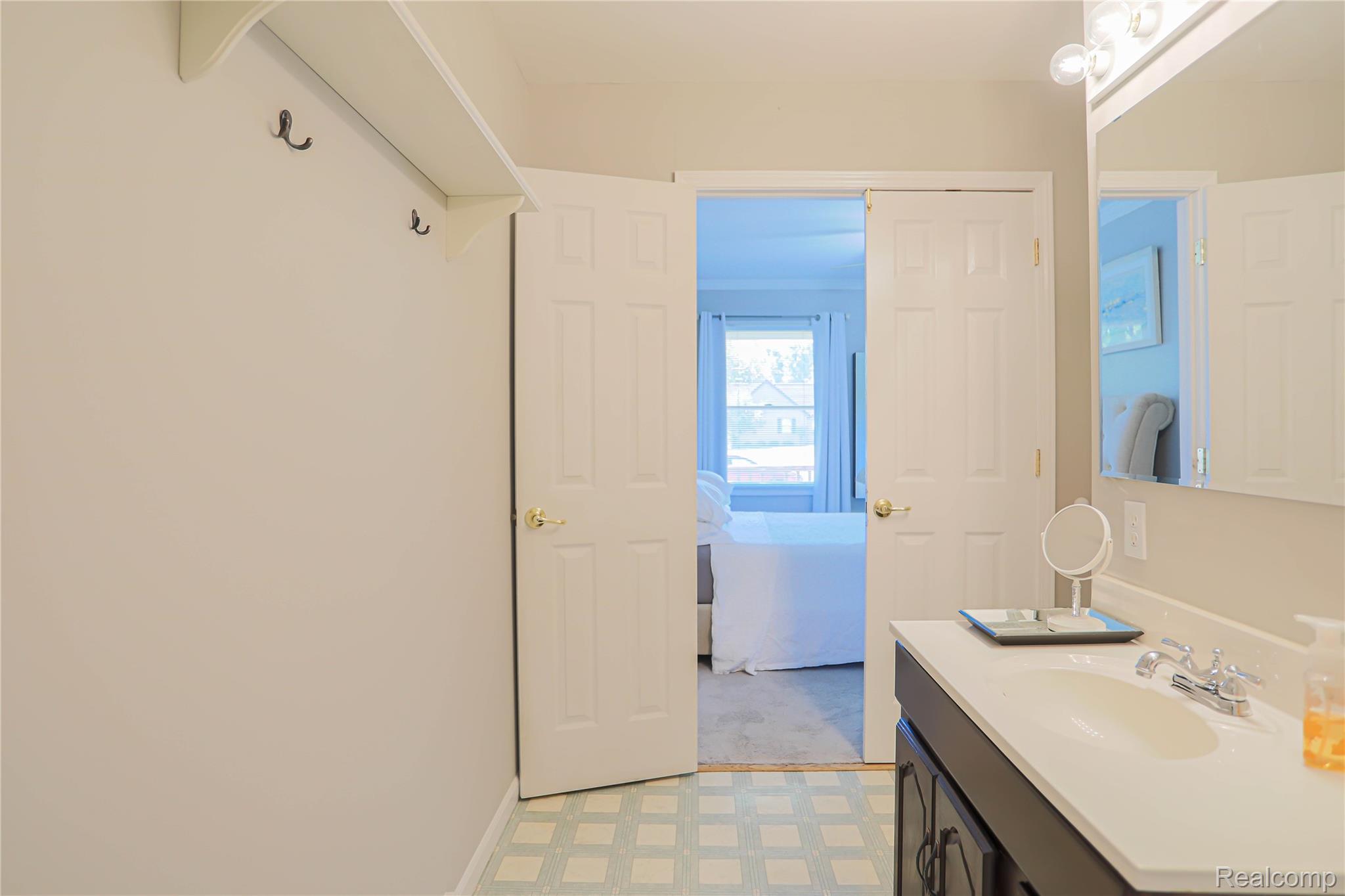 Clyde Township, Michigan 48049, United States, 3 Bedrooms Bedrooms, ,3 BathroomsBathrooms,Residential,Pending,226583