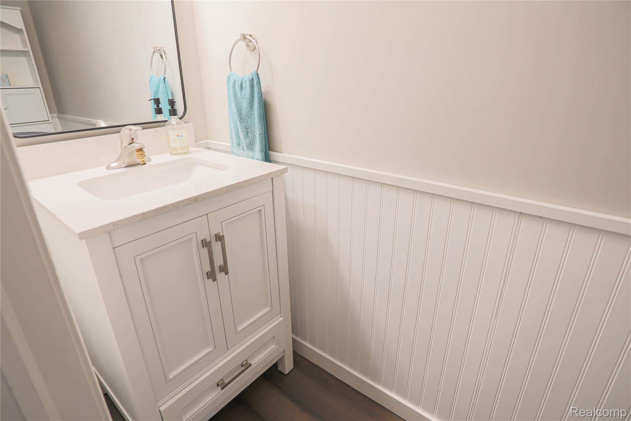 Clyde Township, Michigan 48049, United States, 3 Bedrooms Bedrooms, ,3 BathroomsBathrooms,Residential,Pending,226583