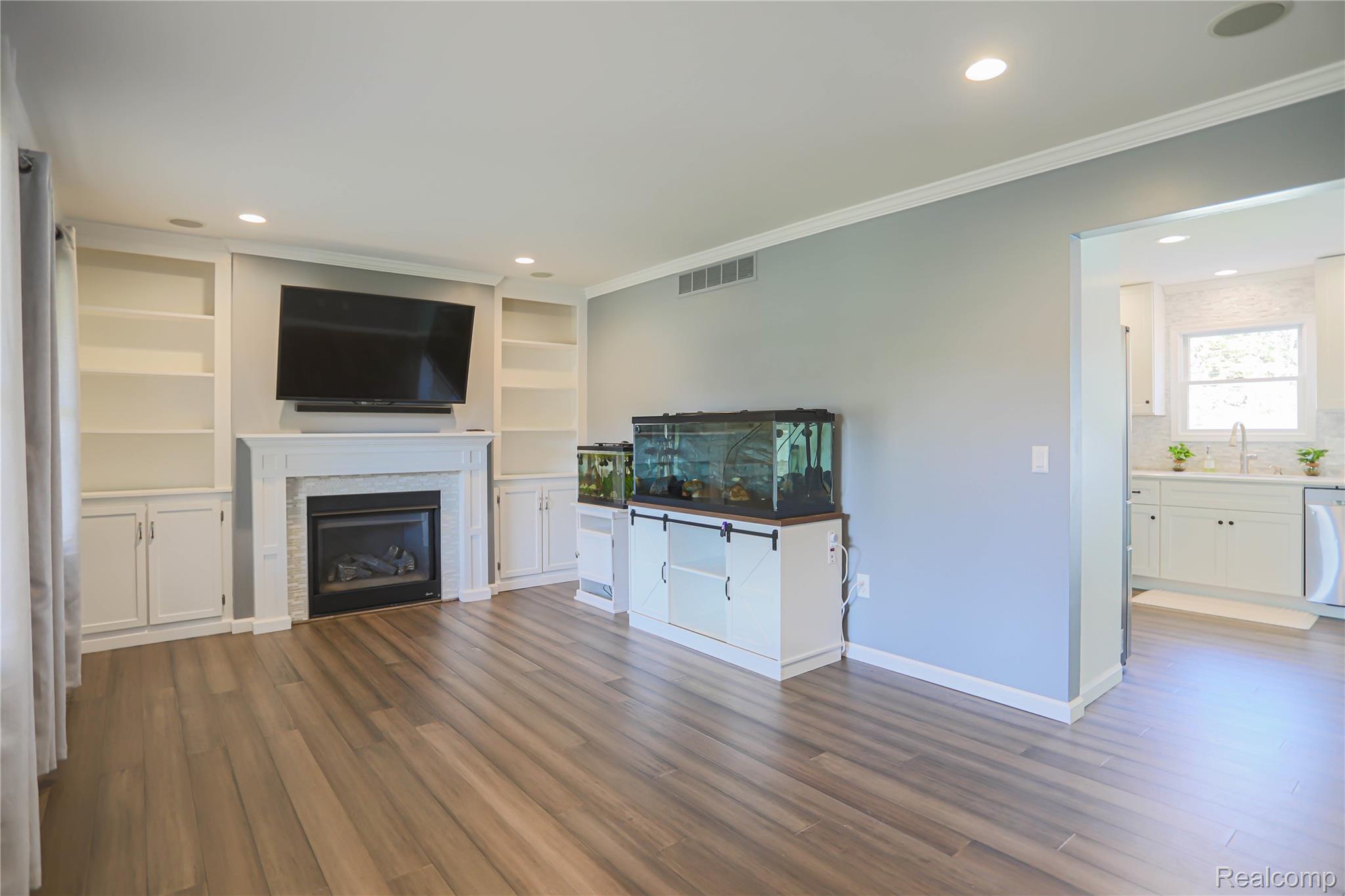 Clyde Township, Michigan 48049, United States, 3 Bedrooms Bedrooms, ,3 BathroomsBathrooms,Residential,Pending,226583