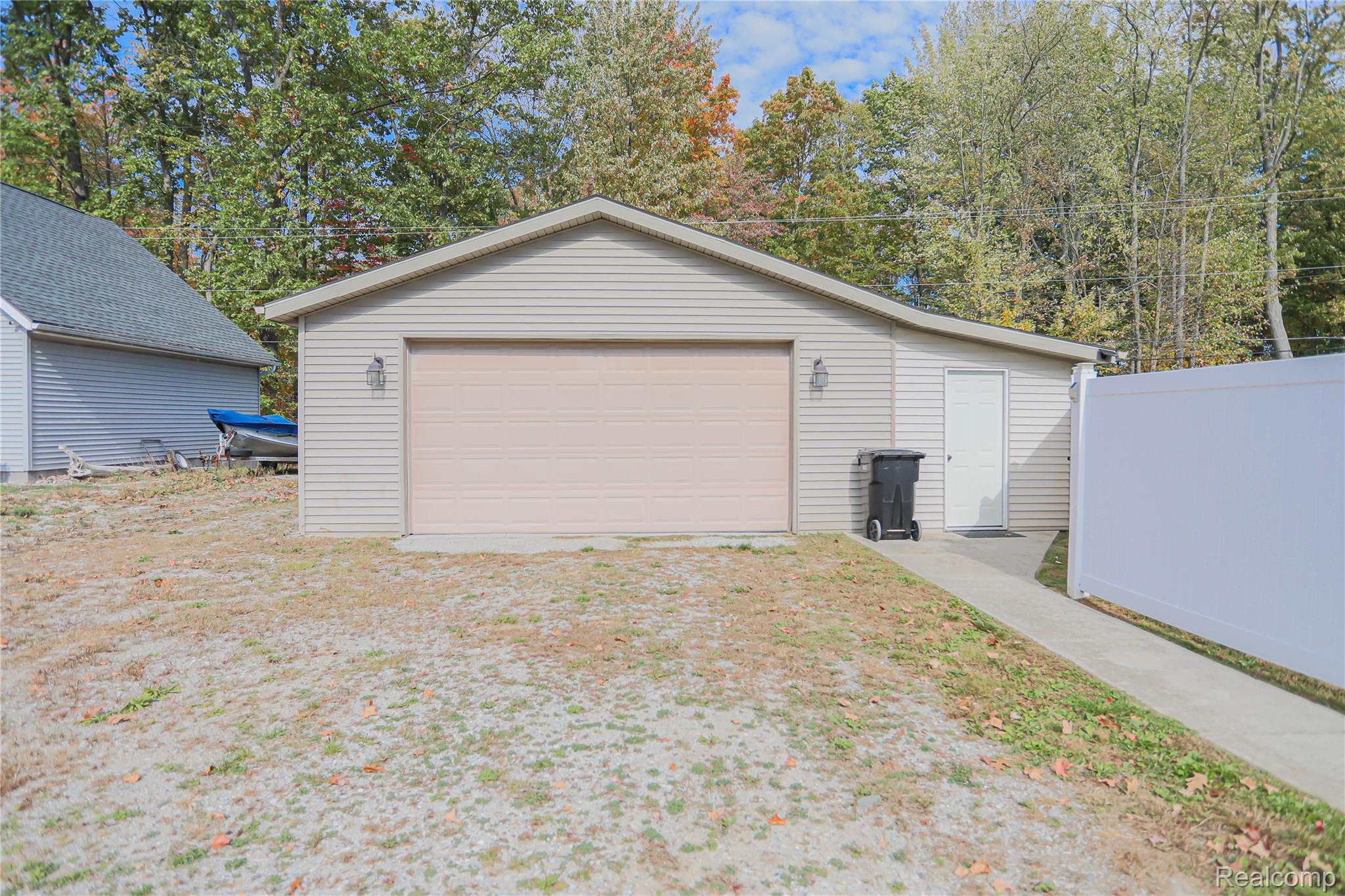 Clyde Township, Michigan 48049, United States, 3 Bedrooms Bedrooms, ,3 BathroomsBathrooms,Residential,Pending,226583