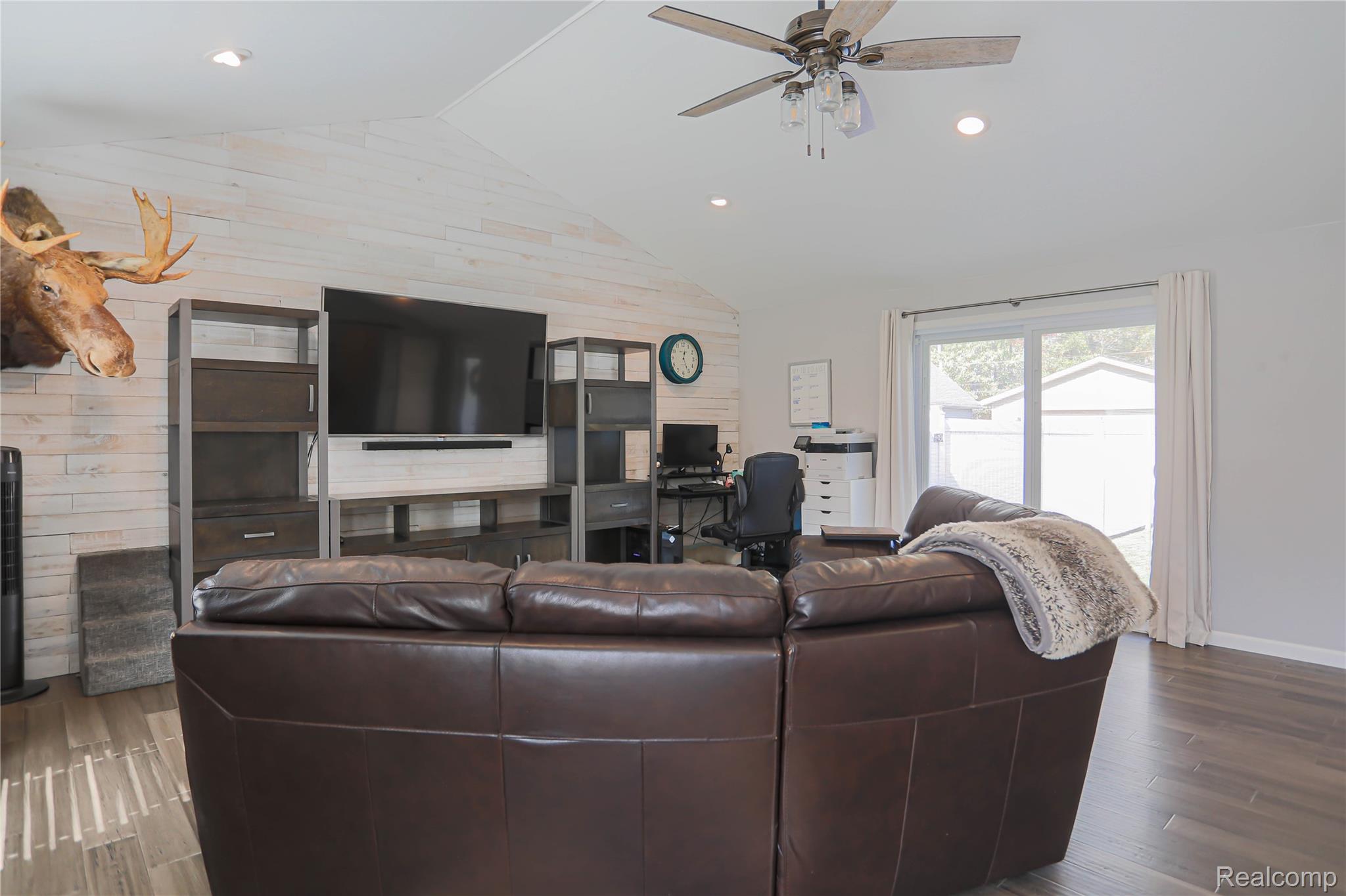 Clyde Township, Michigan 48049, United States, 3 Bedrooms Bedrooms, ,3 BathroomsBathrooms,Residential,Pending,226583