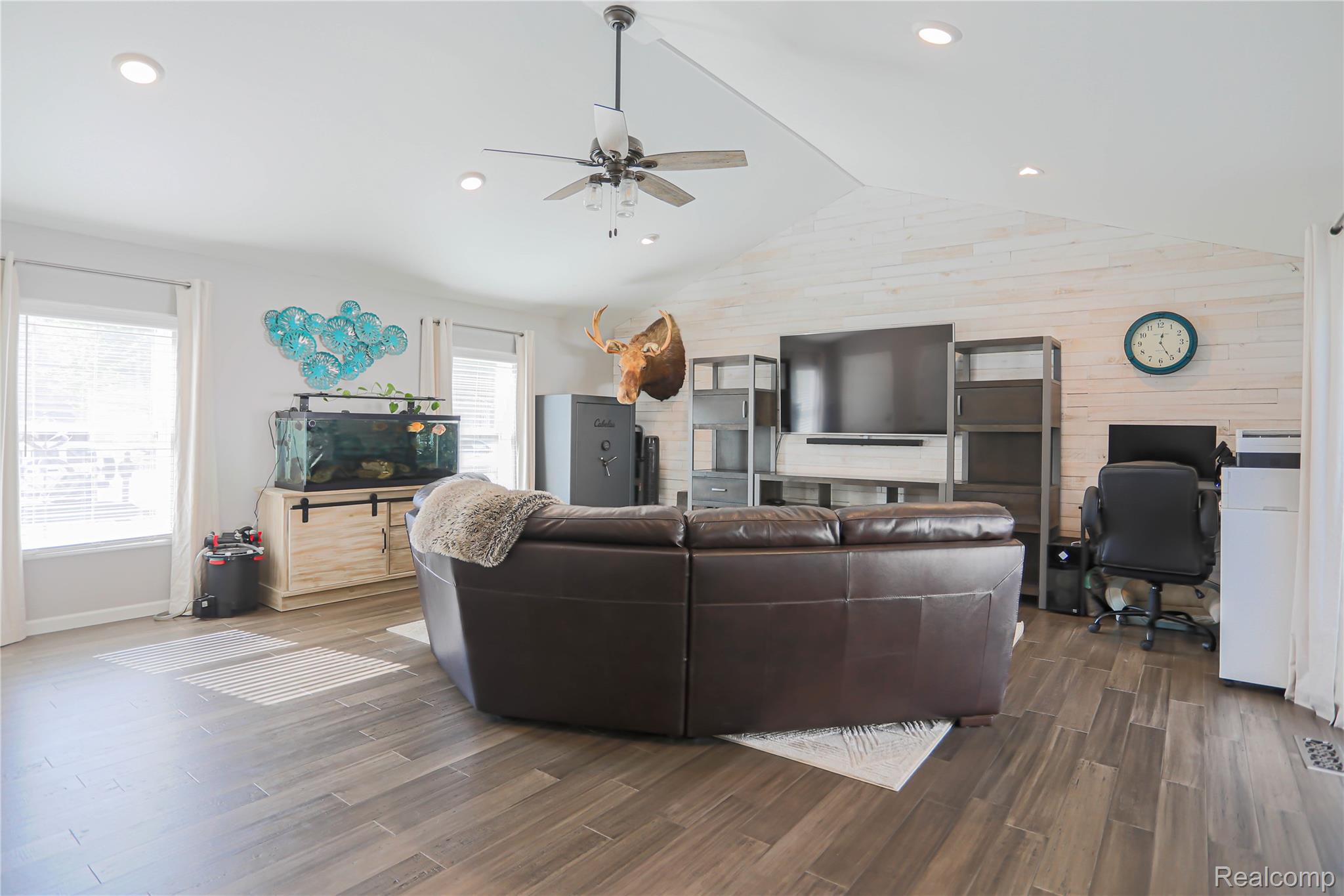 Clyde Township, Michigan 48049, United States, 3 Bedrooms Bedrooms, ,3 BathroomsBathrooms,Residential,Pending,226583