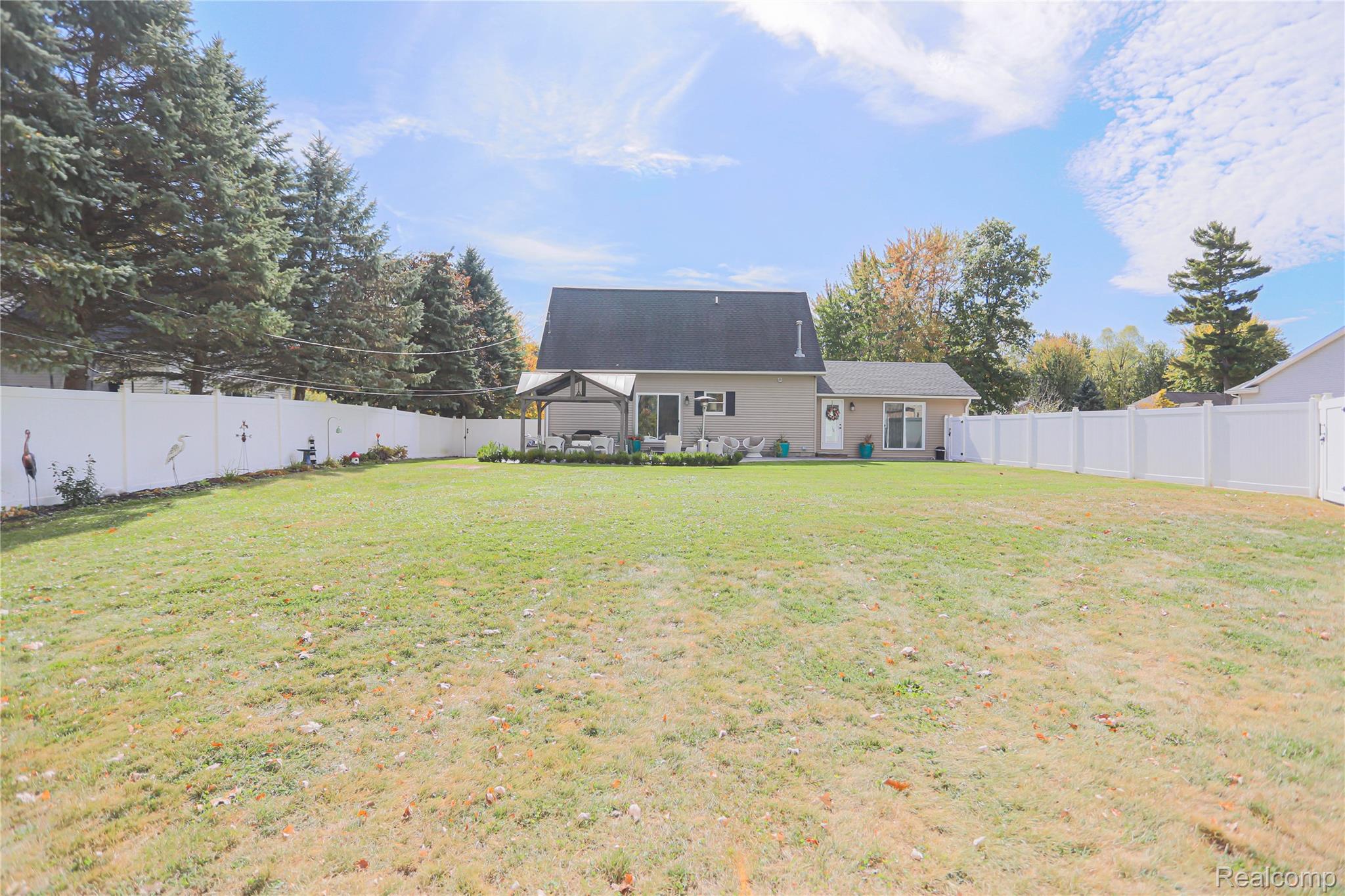 Clyde Township, Michigan 48049, United States, 3 Bedrooms Bedrooms, ,3 BathroomsBathrooms,Residential,Pending,226583