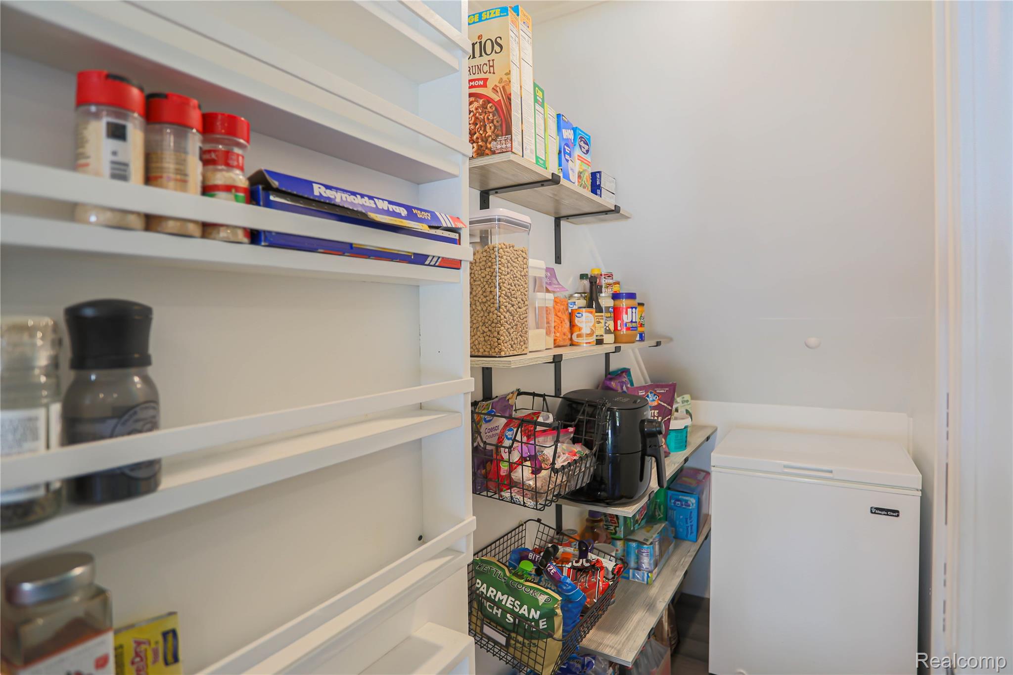 Clyde Township, Michigan 48049, United States, 3 Bedrooms Bedrooms, ,3 BathroomsBathrooms,Residential,Pending,226583