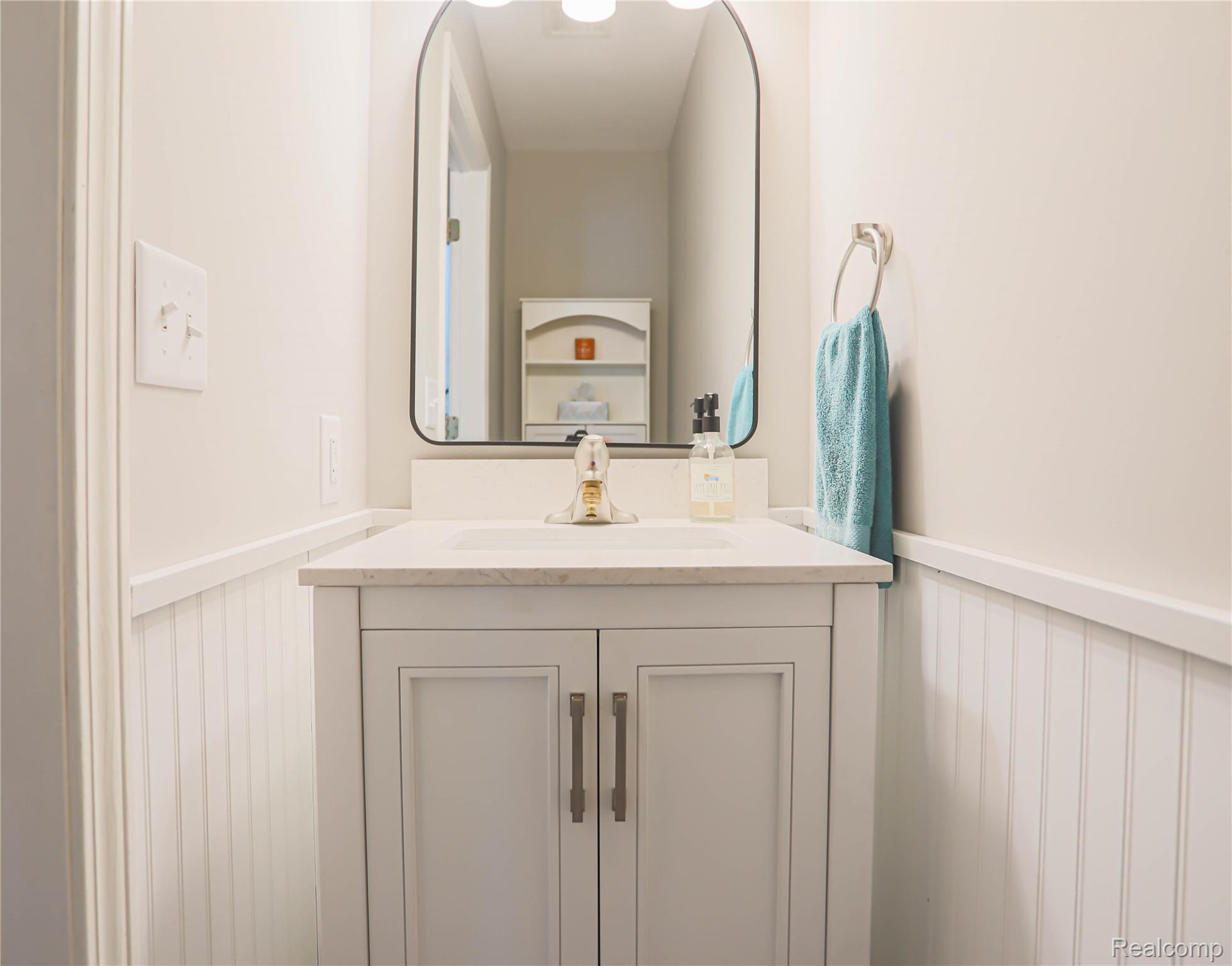 Clyde Township, Michigan 48049, United States, 3 Bedrooms Bedrooms, ,3 BathroomsBathrooms,Residential,Pending,226583