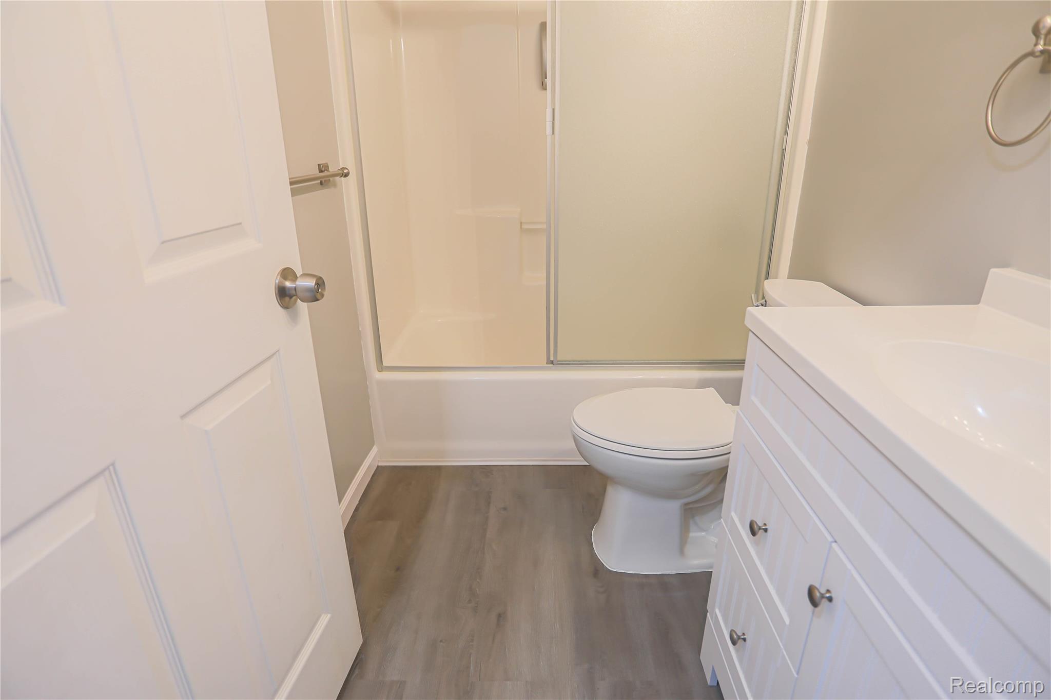 Clyde Township, Michigan 48049, United States, 3 Bedrooms Bedrooms, ,3 BathroomsBathrooms,Residential,Pending,226583