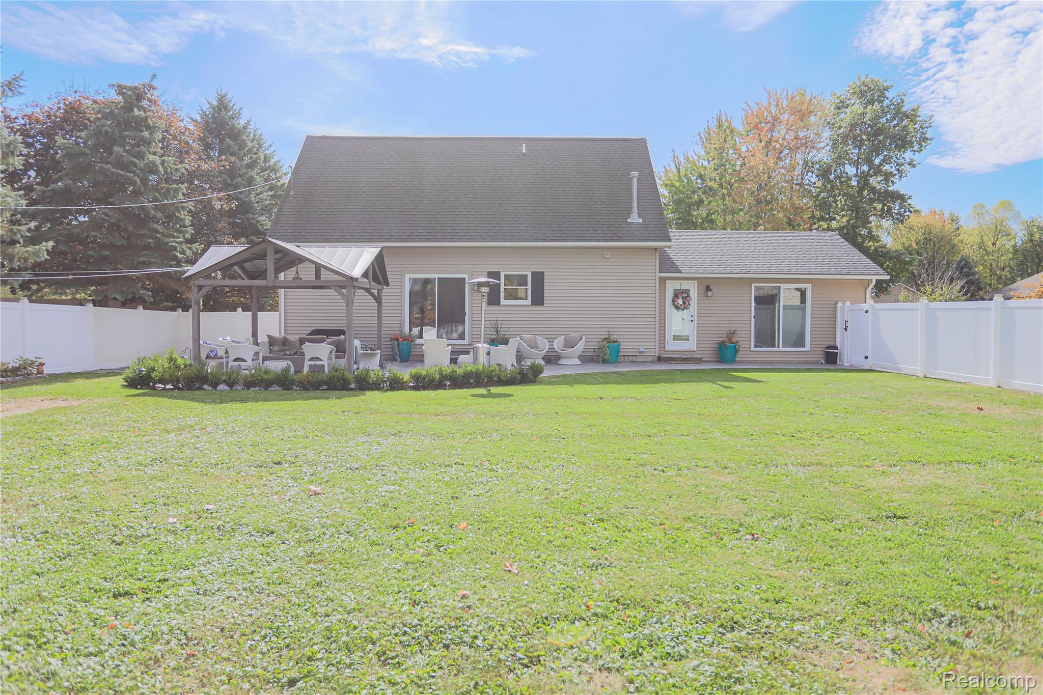 Clyde Township, Michigan 48049, United States, 3 Bedrooms Bedrooms, ,3 BathroomsBathrooms,Residential,Pending,226583