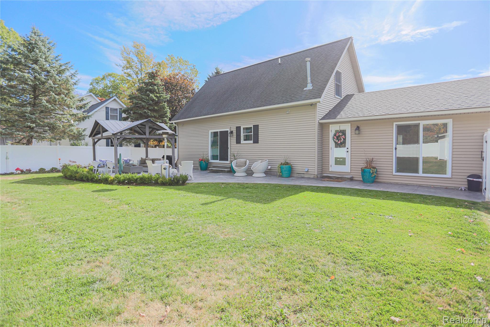 Clyde Township, Michigan 48049, United States, 3 Bedrooms Bedrooms, ,3 BathroomsBathrooms,Residential,Pending,226583