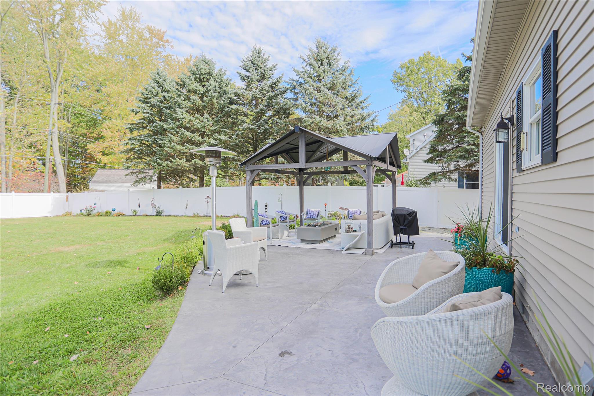 Clyde Township, Michigan 48049, United States, 3 Bedrooms Bedrooms, ,3 BathroomsBathrooms,Residential,Pending,226583