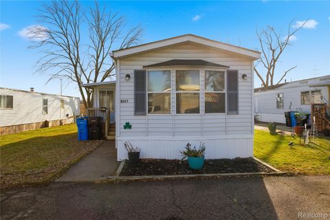 1037 Helen Ct Madison Heights City MI 48071