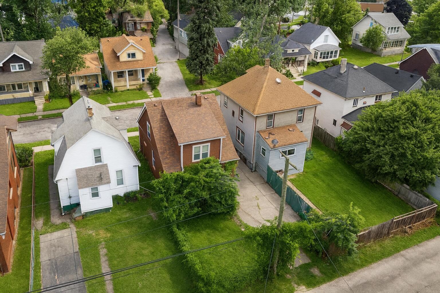 37 W Woodward Avenue