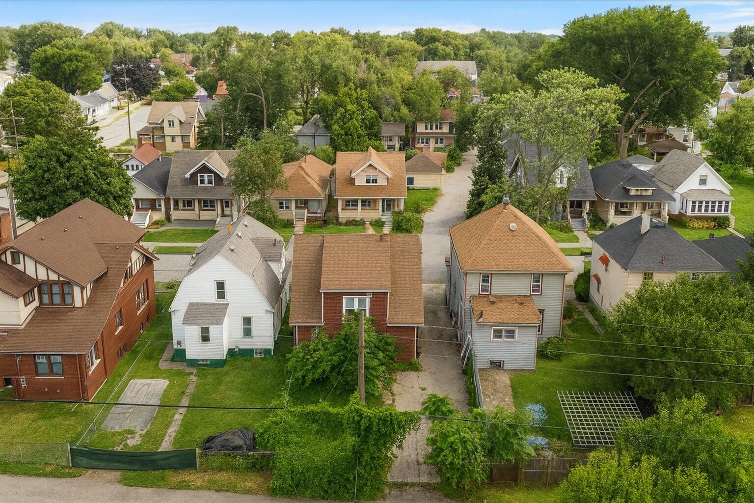 37 W Woodward Avenue