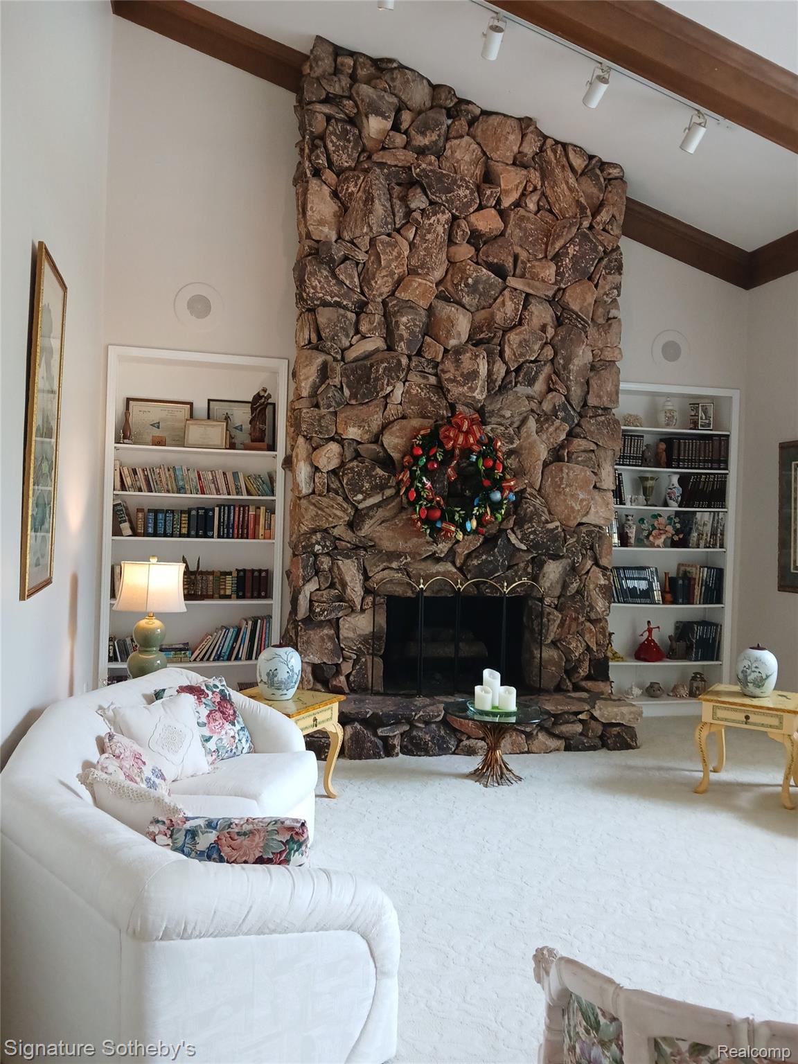 6383 Catalpa Court