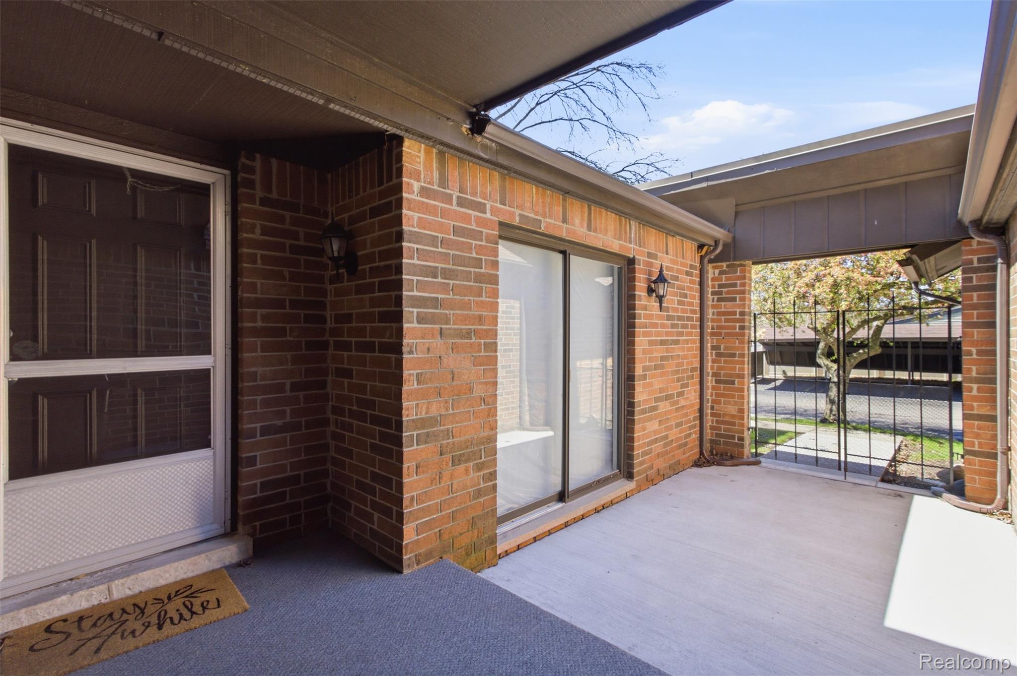 29242 Wellington Road W