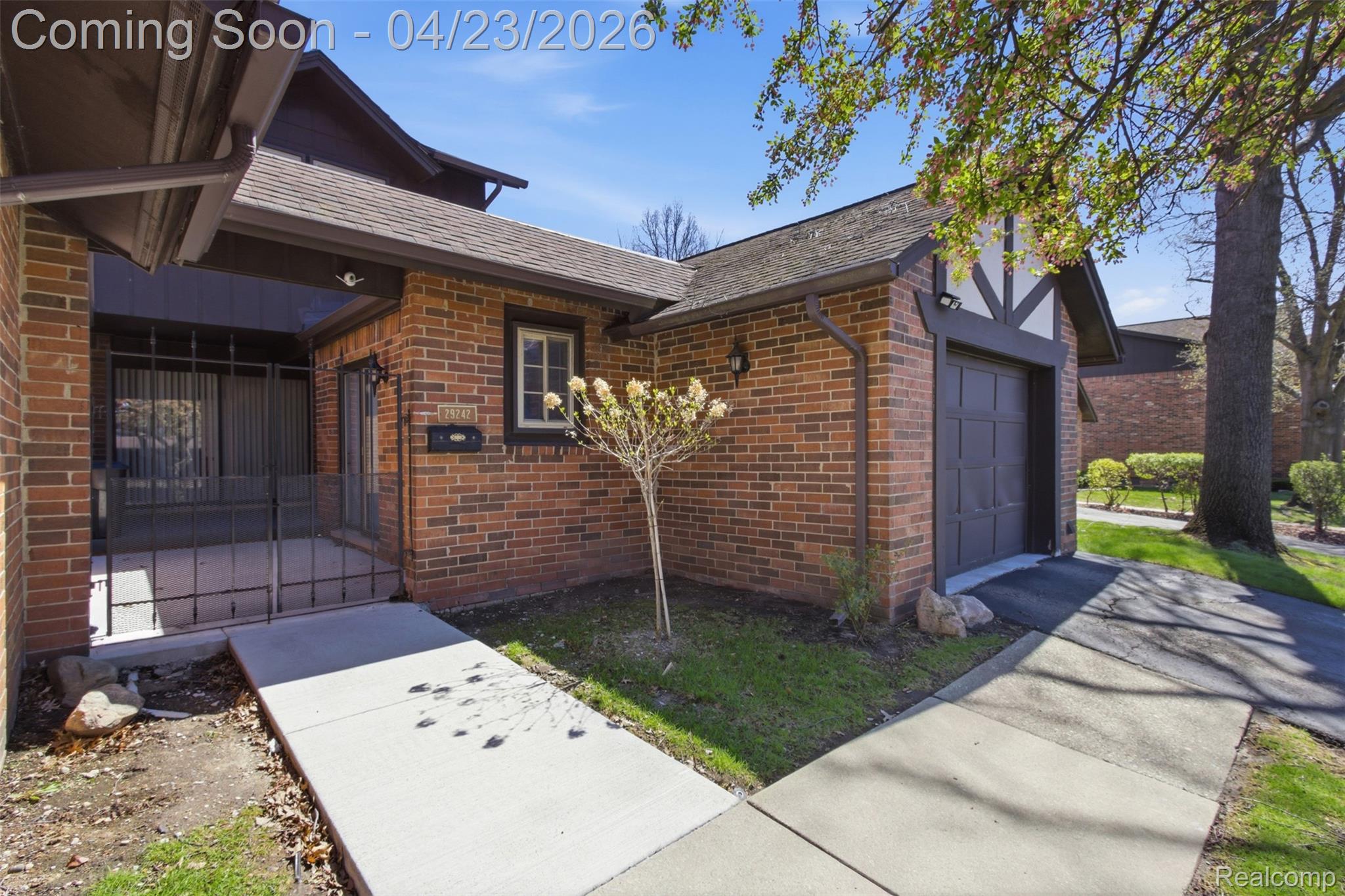 29242 Wellington Road W