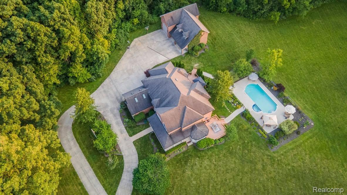 5557 Cobble Lane