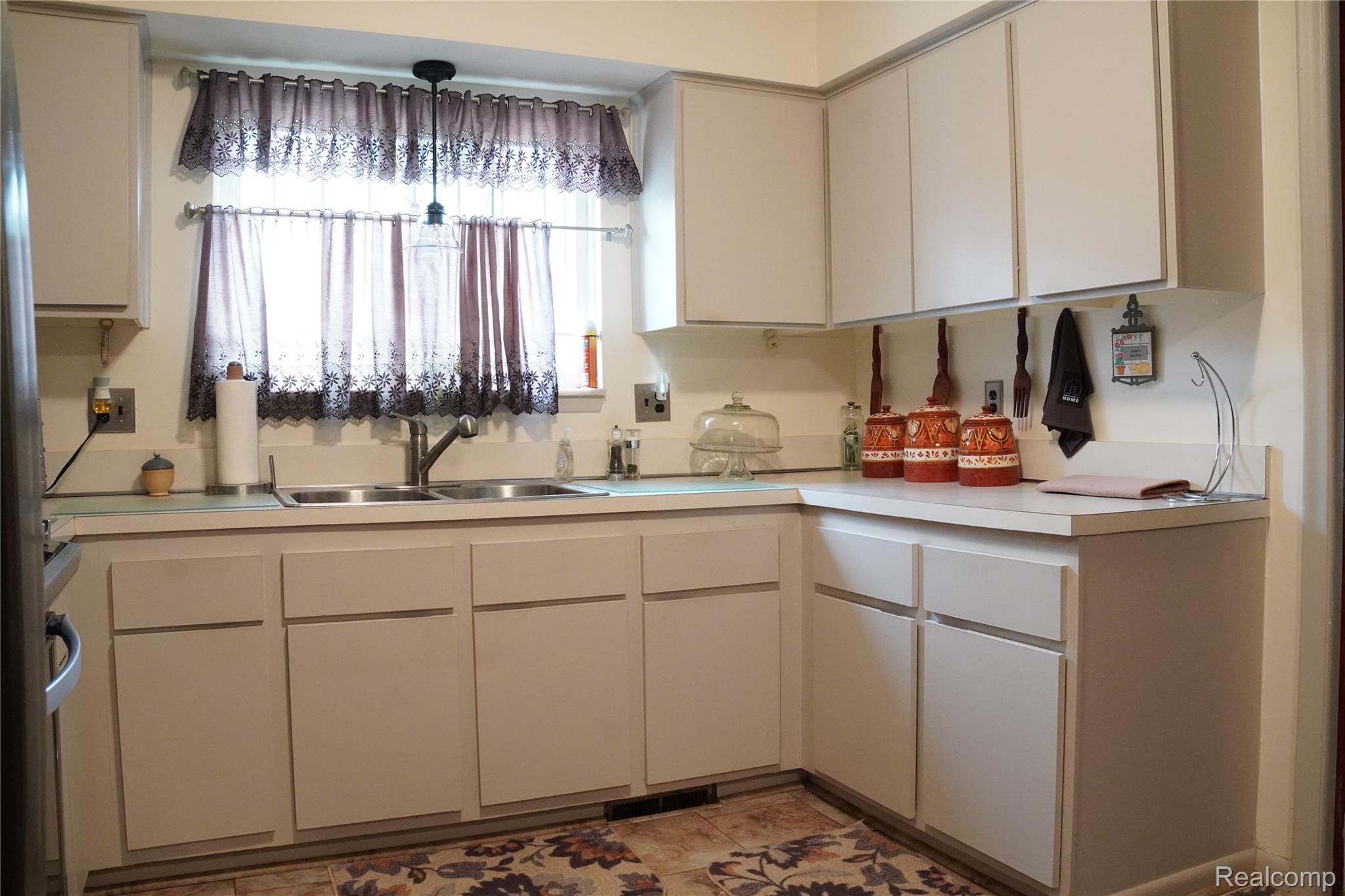 19445 McIntyre Street