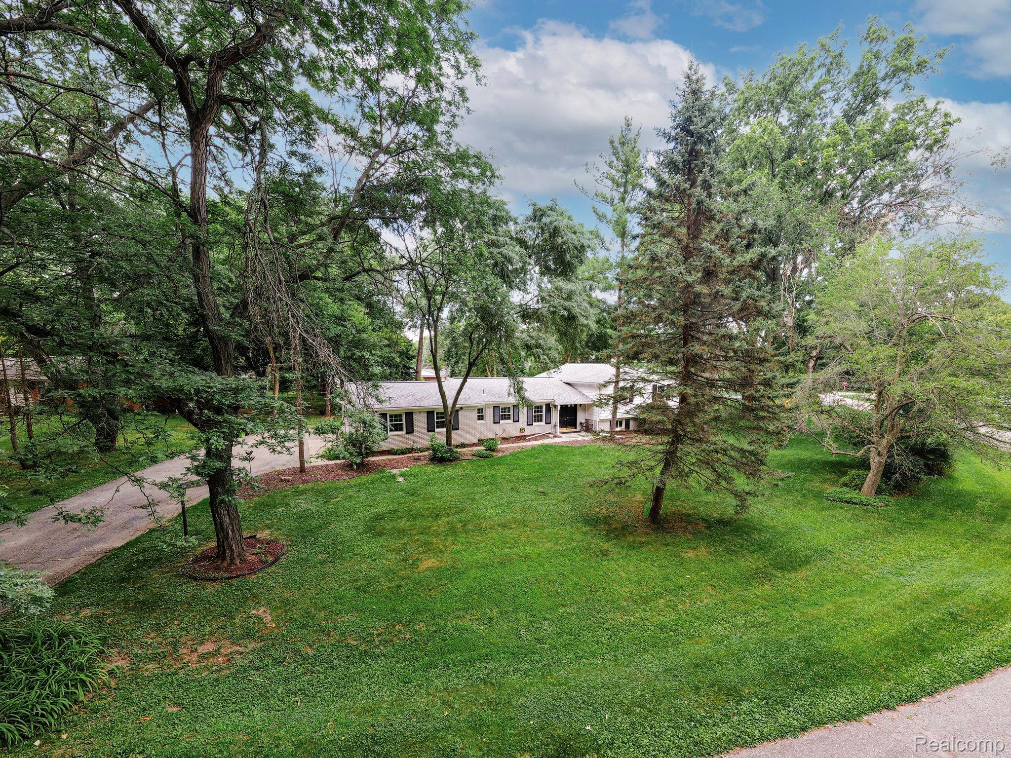 Oakland Charter Township, Michigan 48306, United States, 3 Bedrooms Bedrooms, ,3 BathroomsBathrooms,Residential,Active,172878