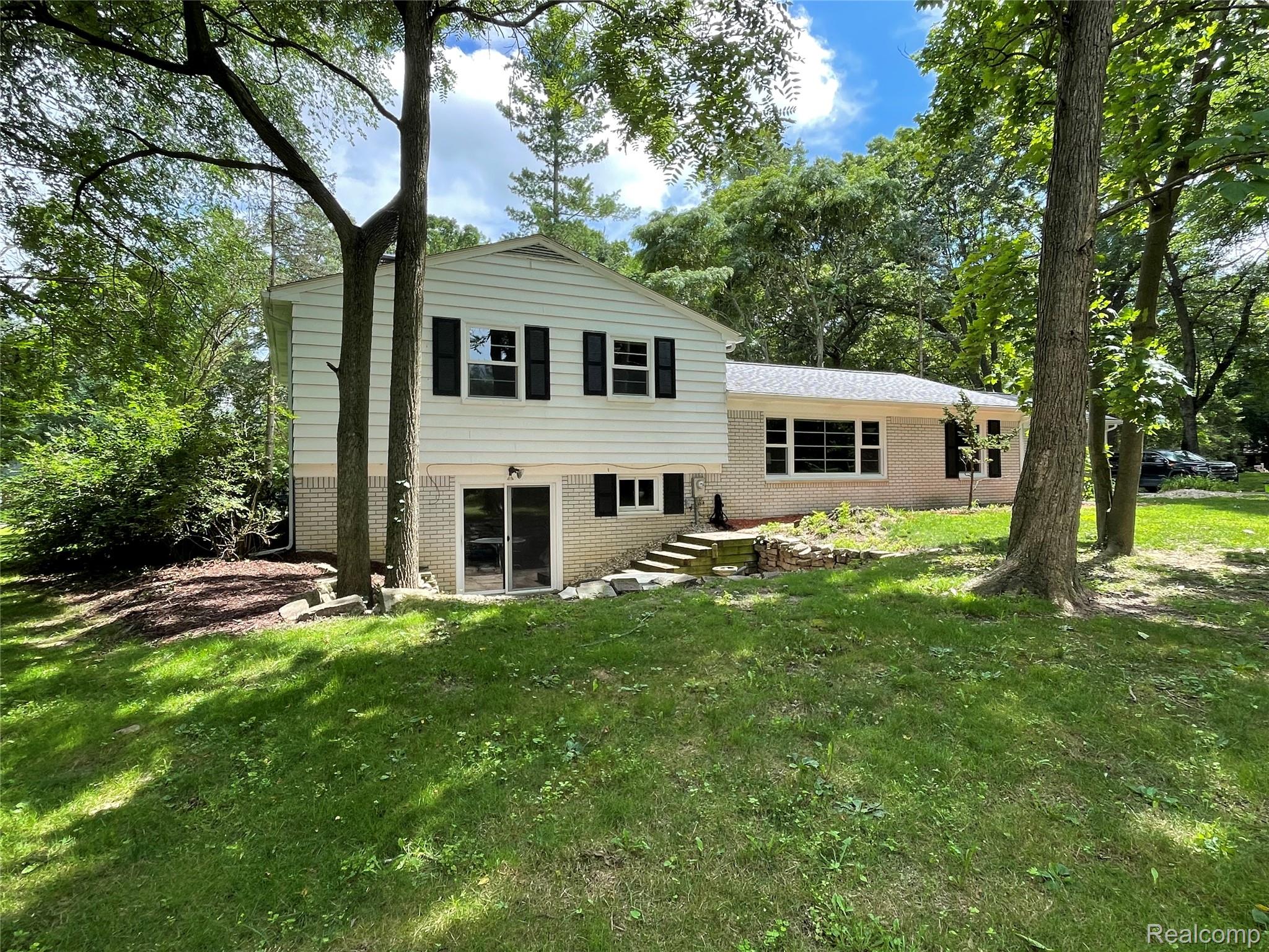 5753 Thorny Ash Road