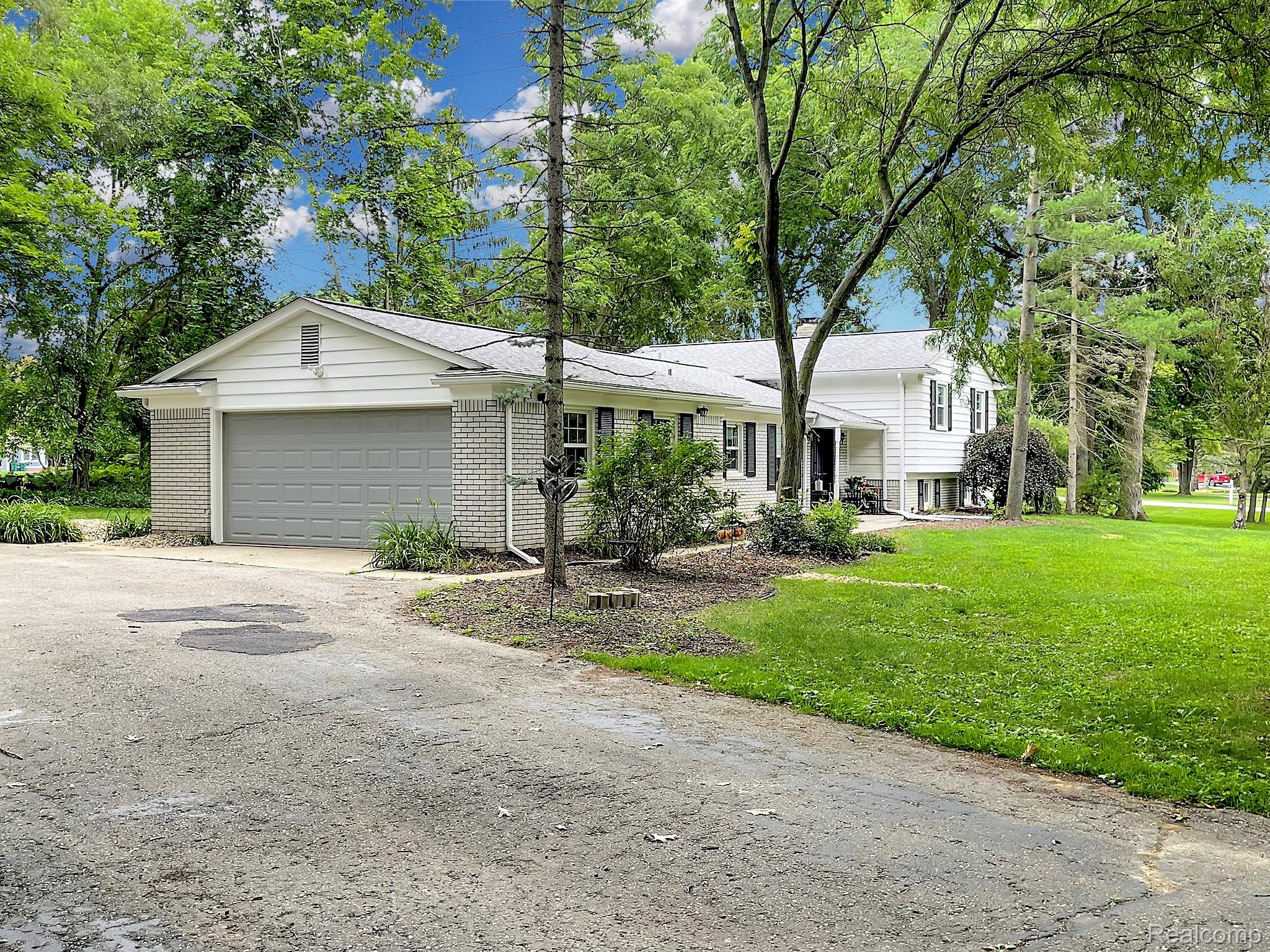 Oakland Charter Township, Michigan 48306, United States, 3 Bedrooms Bedrooms, ,3 BathroomsBathrooms,Residential,Active,172878