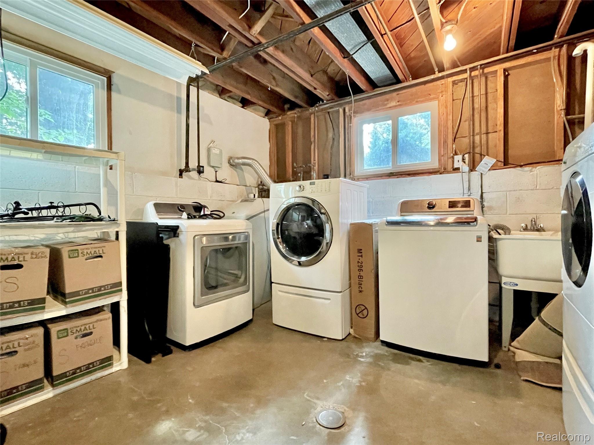 Oakland Charter Township, Michigan 48306, United States, 3 Bedrooms Bedrooms, ,3 BathroomsBathrooms,Residential,Active,172878