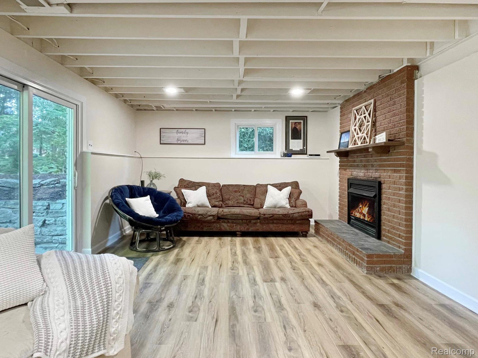 Oakland Charter Township, Michigan 48306, United States, 3 Bedrooms Bedrooms, ,3 BathroomsBathrooms,Residential,Active,172878