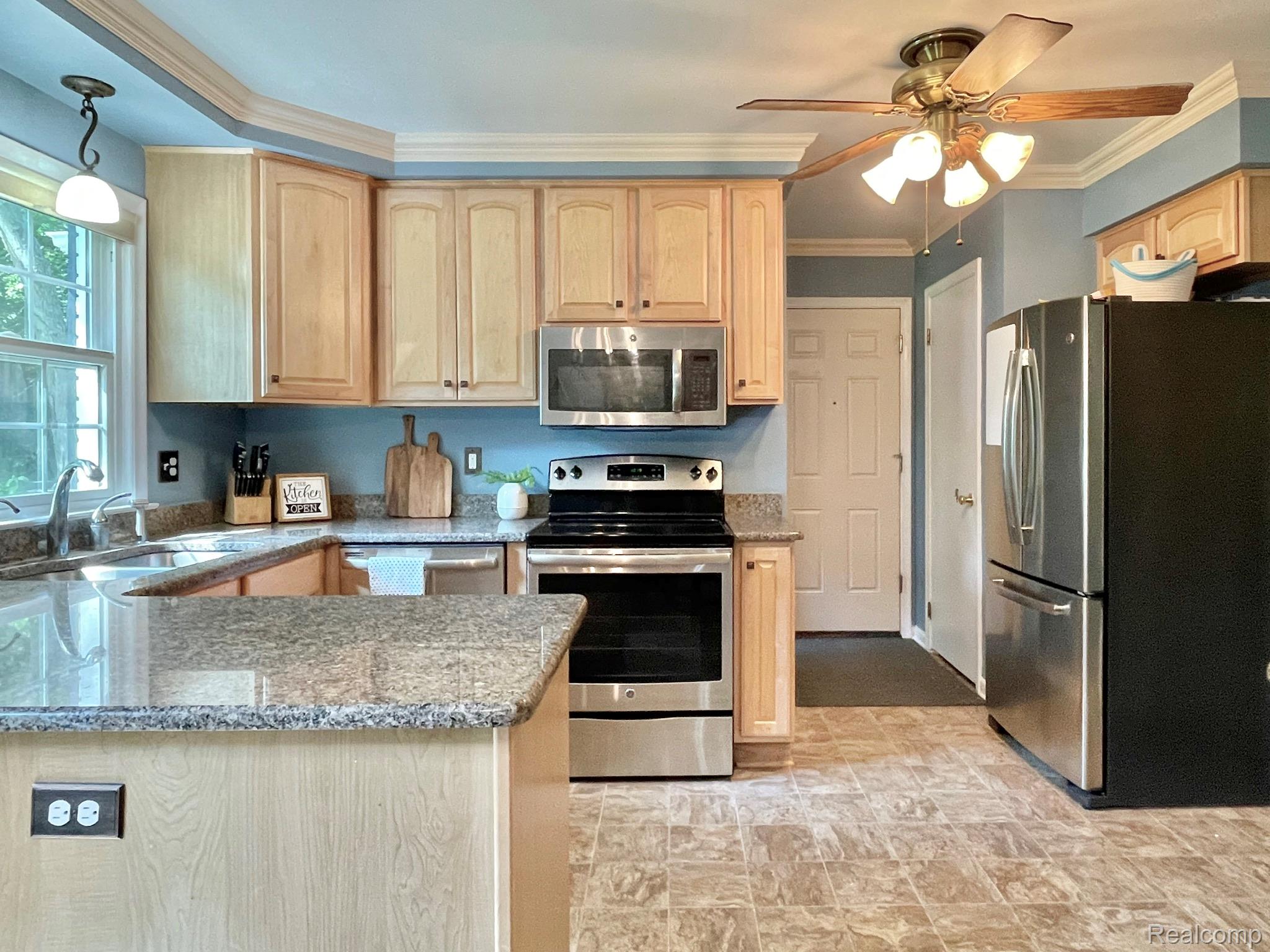 Oakland Charter Township, Michigan 48306, United States, 3 Bedrooms Bedrooms, ,3 BathroomsBathrooms,Residential,Active,172878