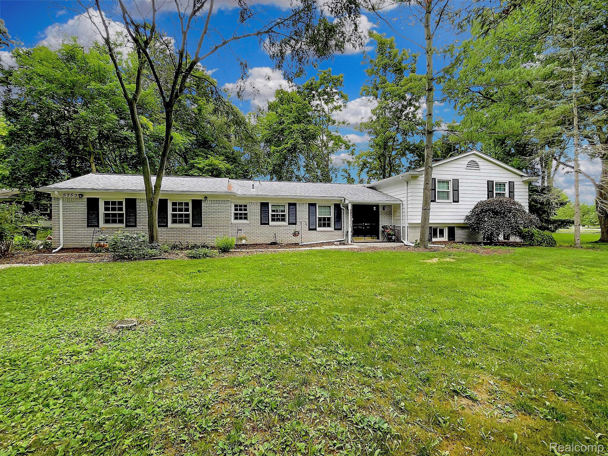 Oakland Charter Township, Michigan 48306, United States, 3 Bedrooms Bedrooms, ,3 BathroomsBathrooms,Residential,Active,172878
