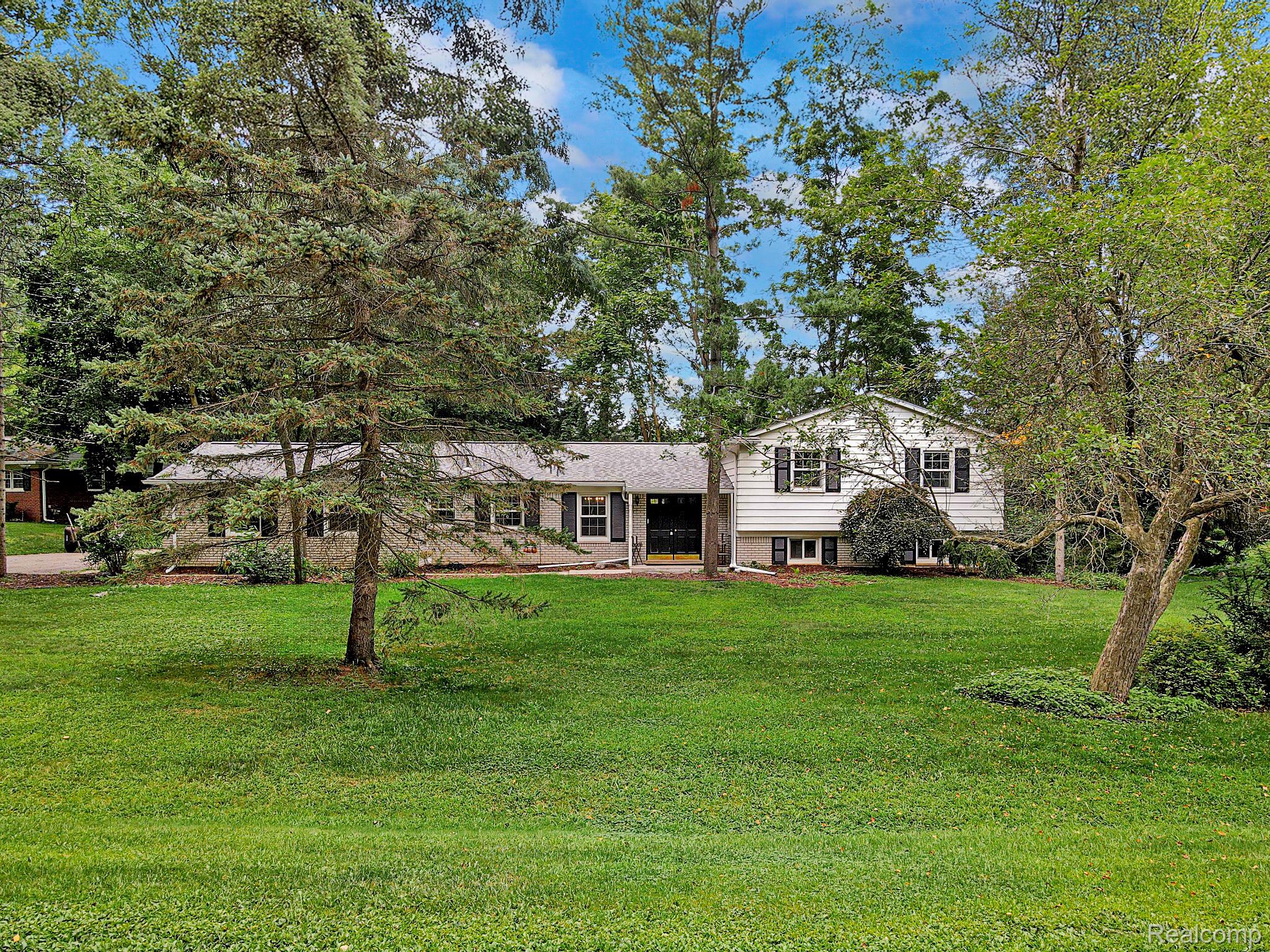 Oakland Charter Township, Michigan 48306, United States, 3 Bedrooms Bedrooms, ,3 BathroomsBathrooms,Residential,Active,172878