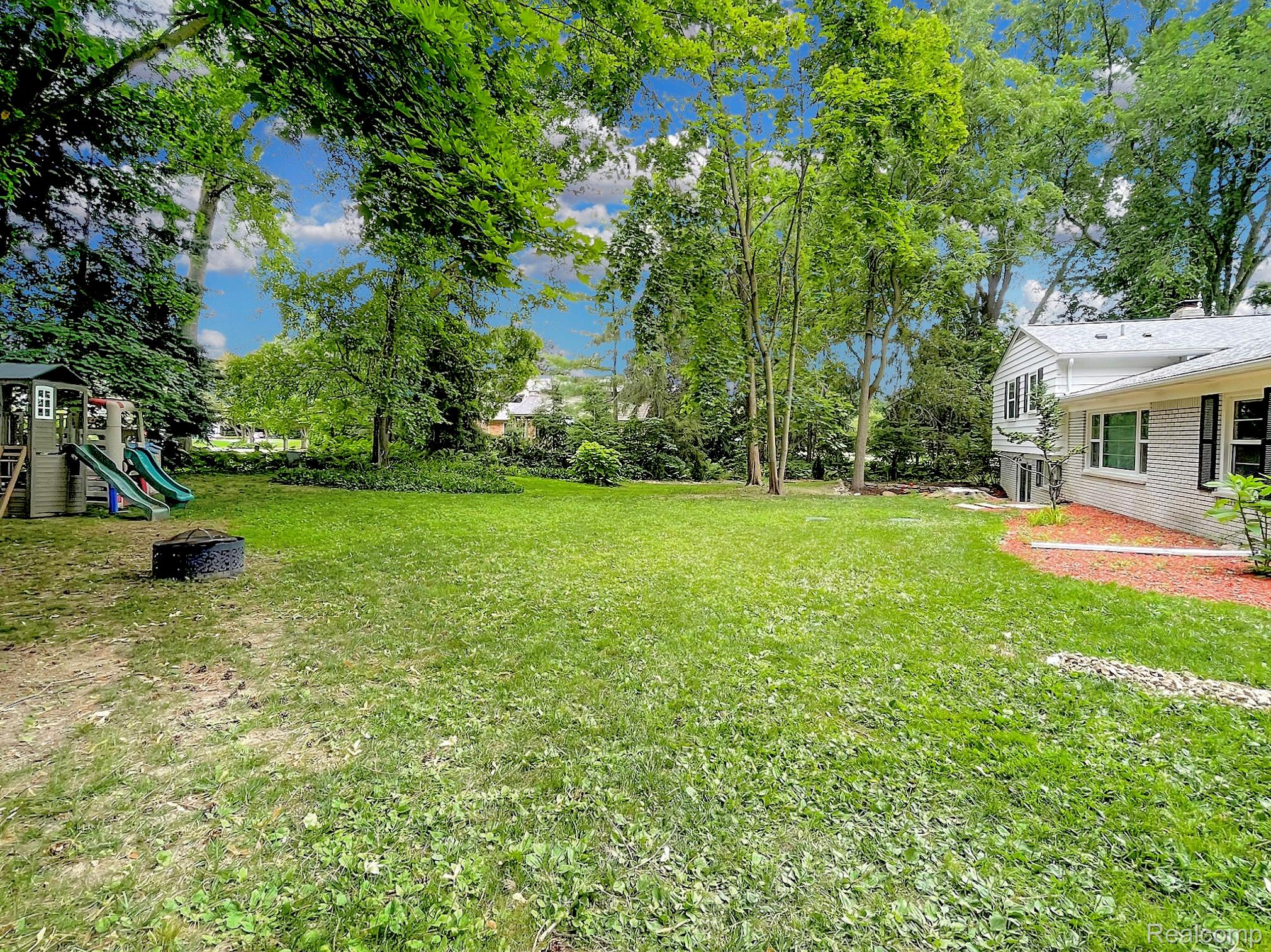 Oakland Charter Township, Michigan 48306, United States, 3 Bedrooms Bedrooms, ,3 BathroomsBathrooms,Residential,Active,172878