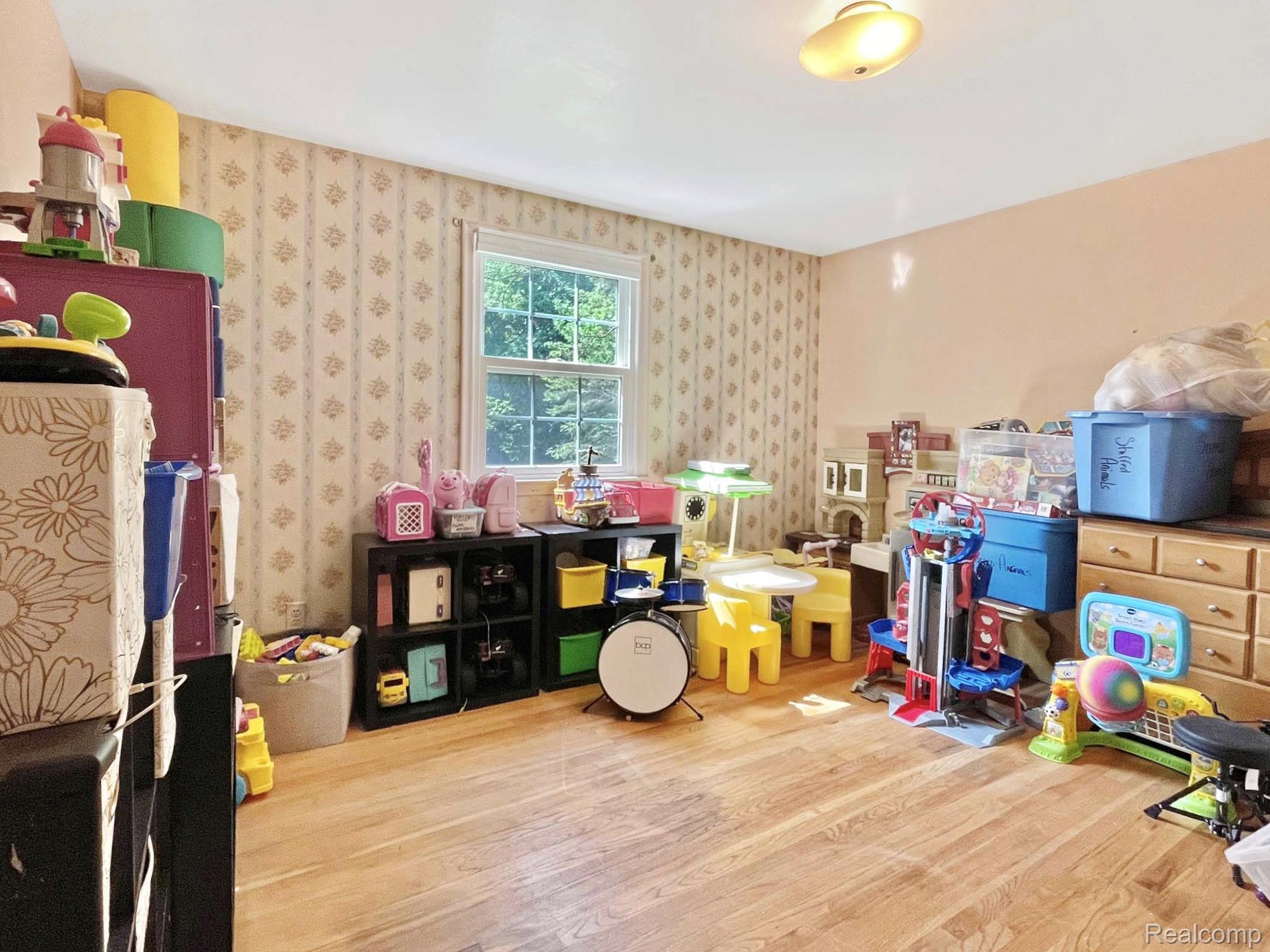 Oakland Charter Township, Michigan 48306, United States, 3 Bedrooms Bedrooms, ,3 BathroomsBathrooms,Residential,Active,172878