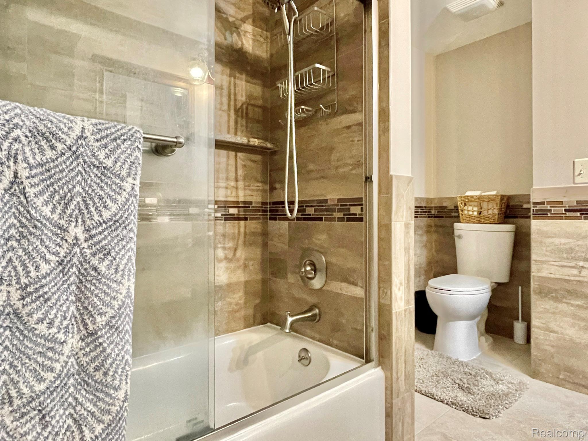 Oakland Charter Township, Michigan 48306, United States, 3 Bedrooms Bedrooms, ,3 BathroomsBathrooms,Residential,Active,172878