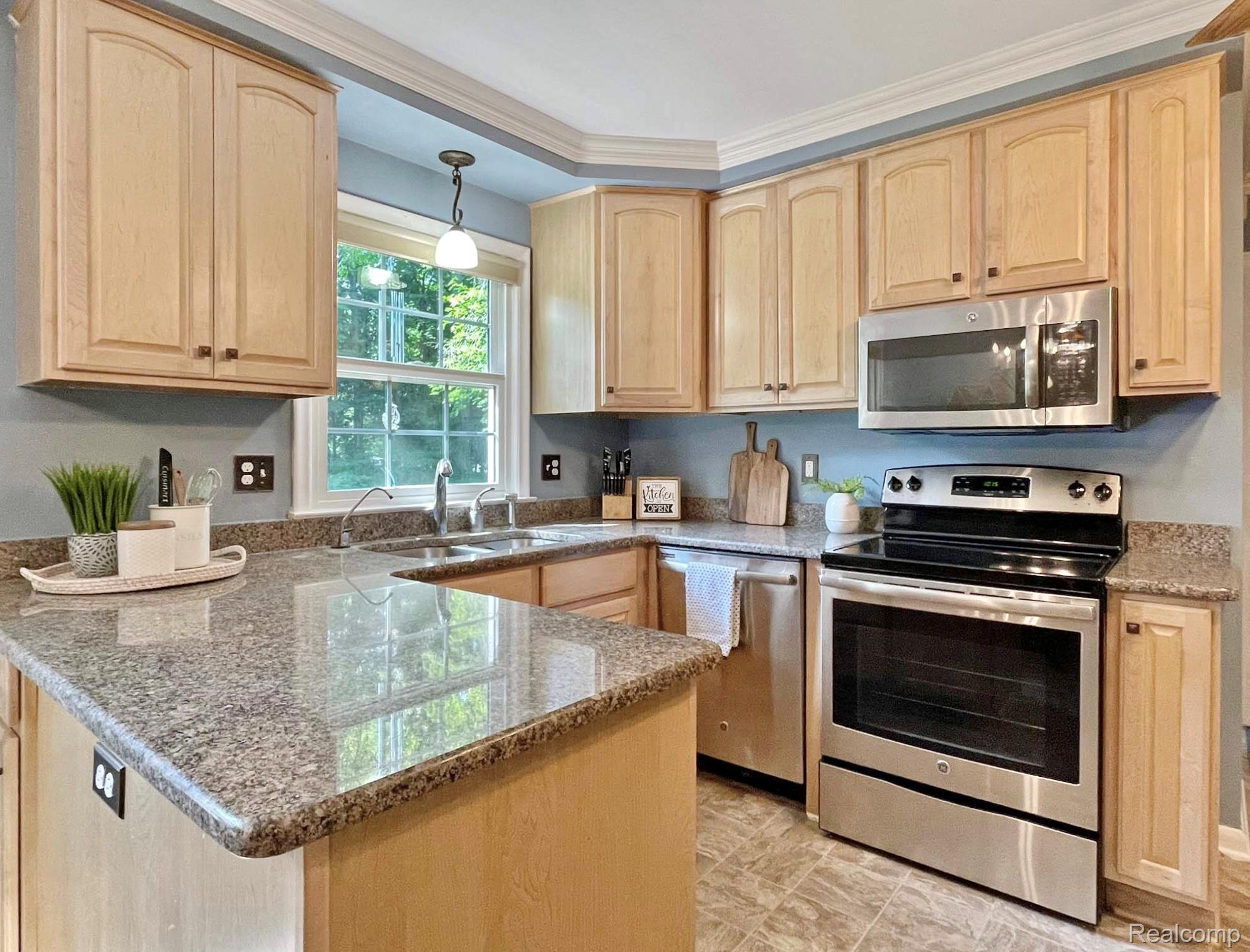 Oakland Charter Township, Michigan 48306, United States, 3 Bedrooms Bedrooms, ,3 BathroomsBathrooms,Residential,Active,172878