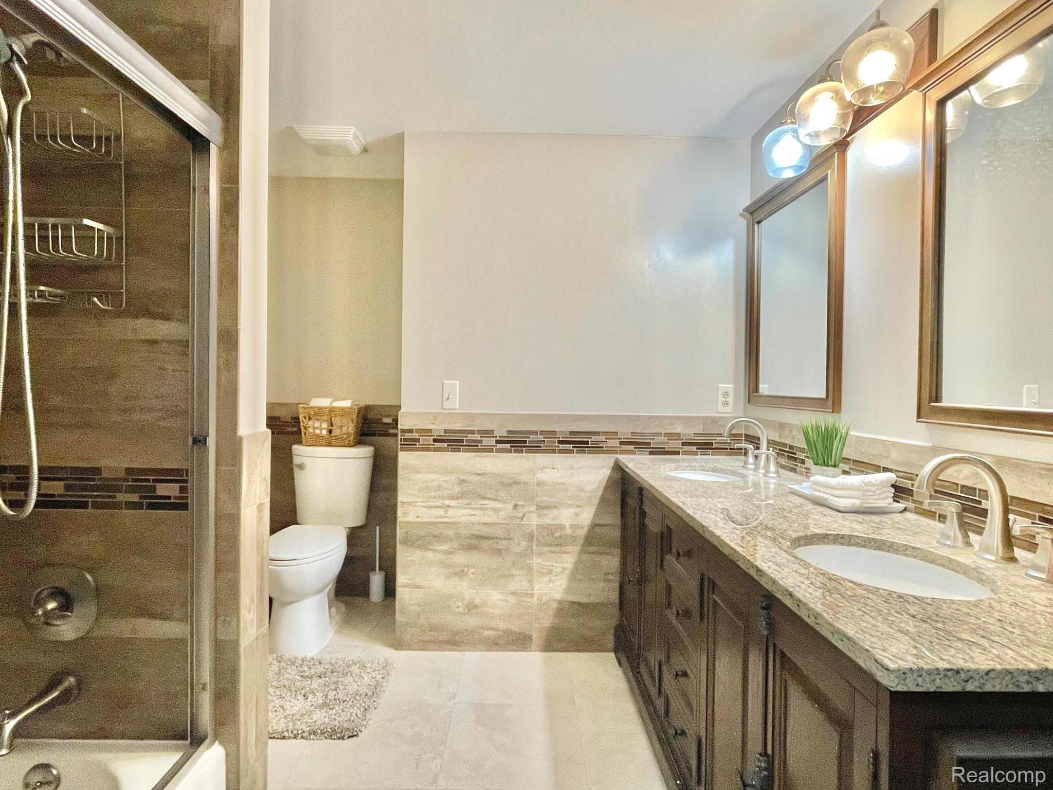 Oakland Charter Township, Michigan 48306, United States, 3 Bedrooms Bedrooms, ,3 BathroomsBathrooms,Residential,Active,172878