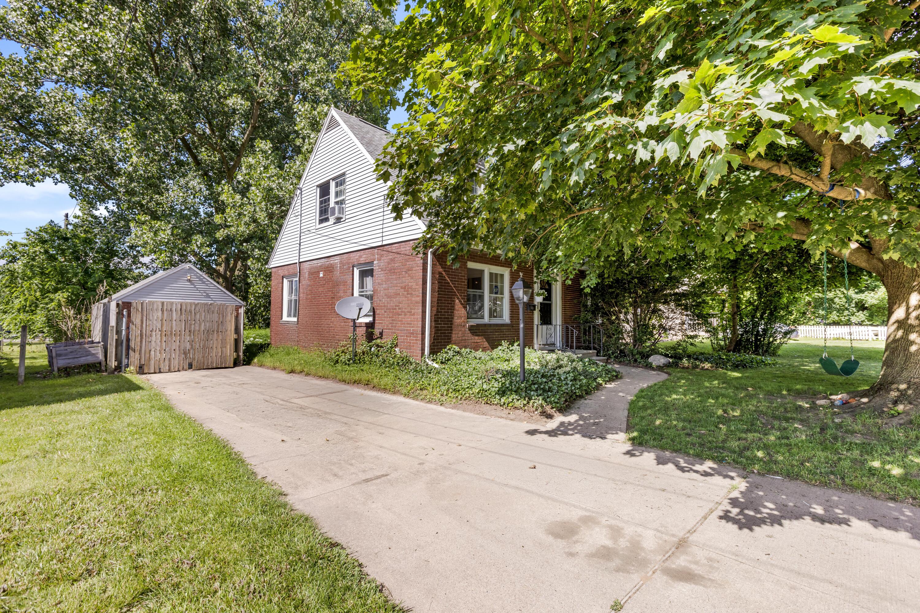 11 John R Street
