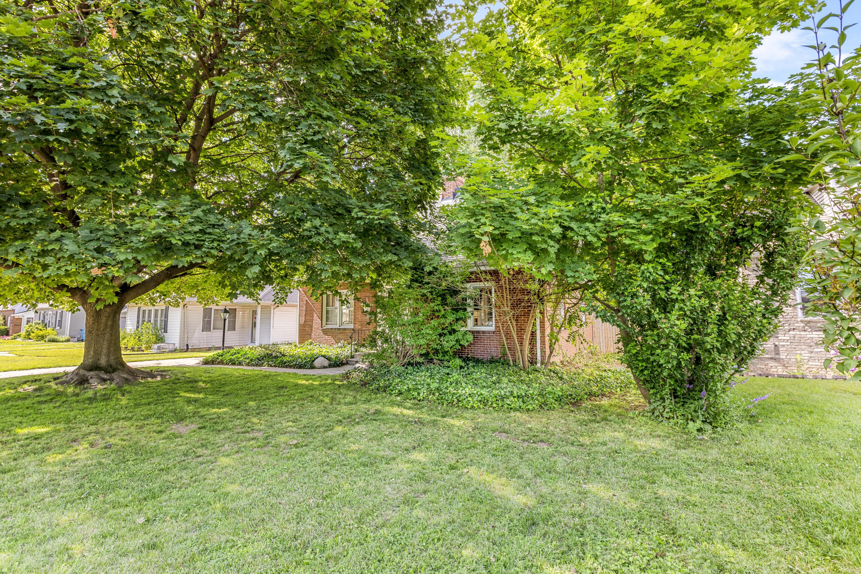 11 John R Street