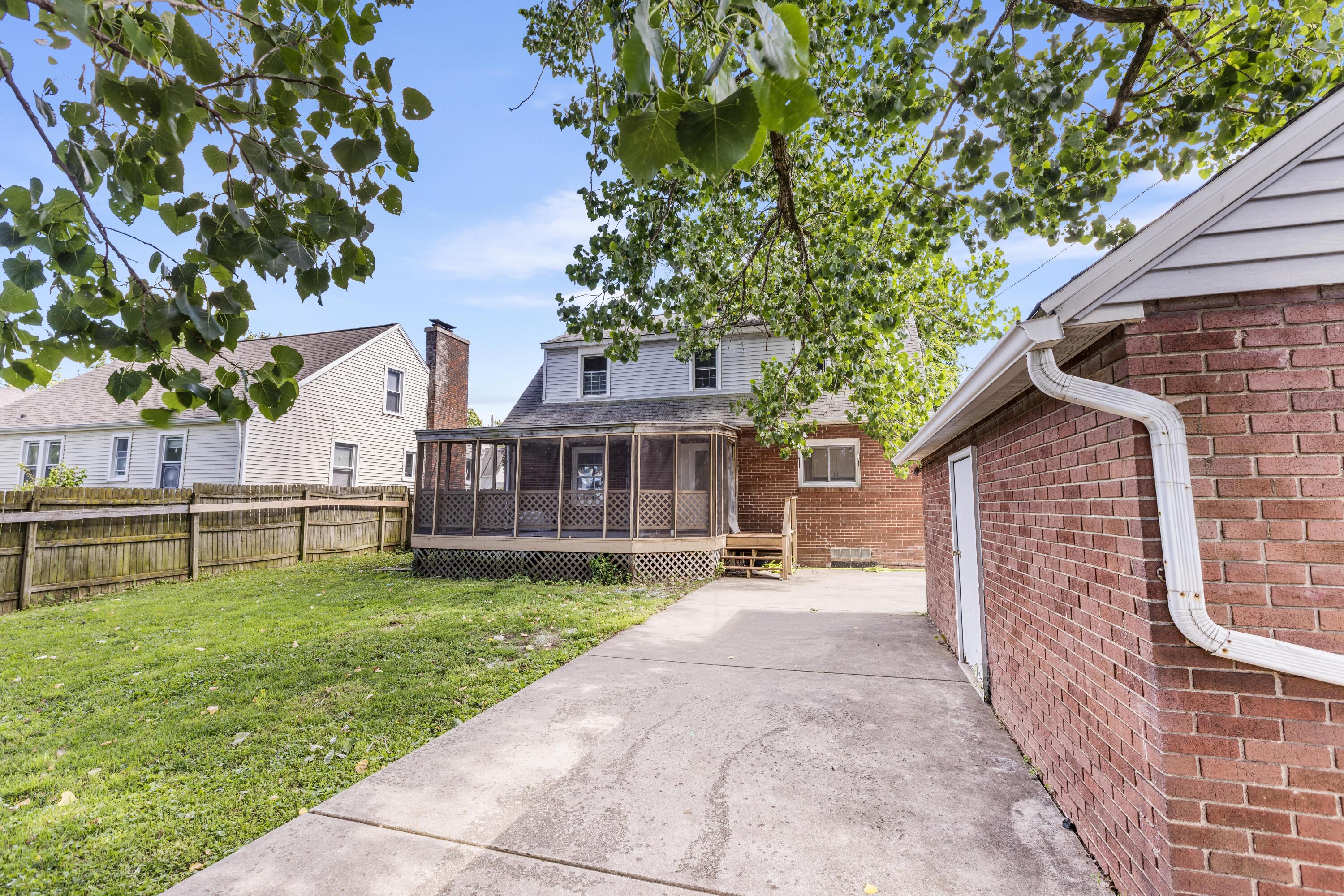 11 John R Street