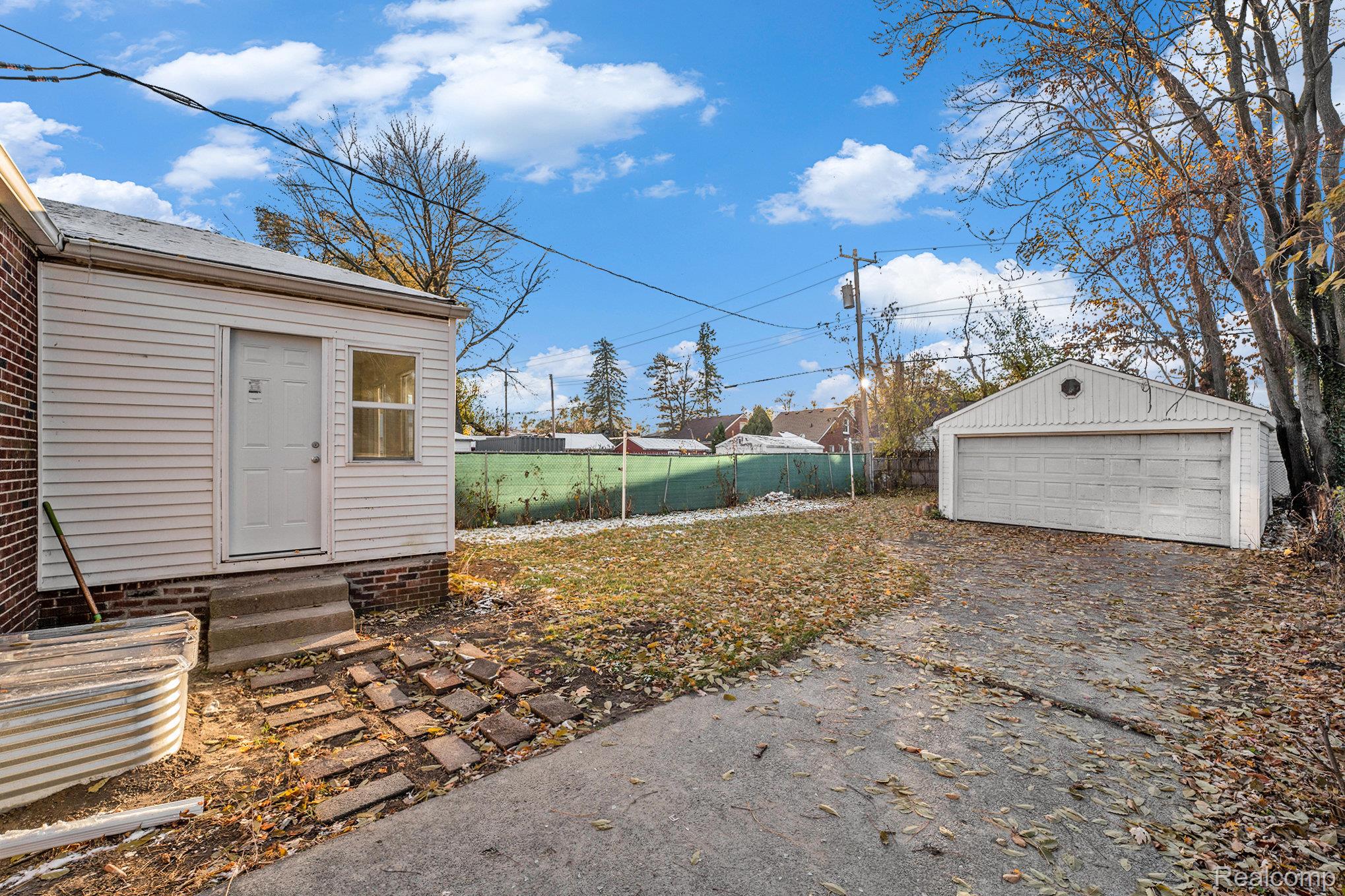 Detroit, Michigan 48235, United States, 3 Bedrooms Bedrooms, ,2 BathroomsBathrooms,Residential,Coming Soon,242180