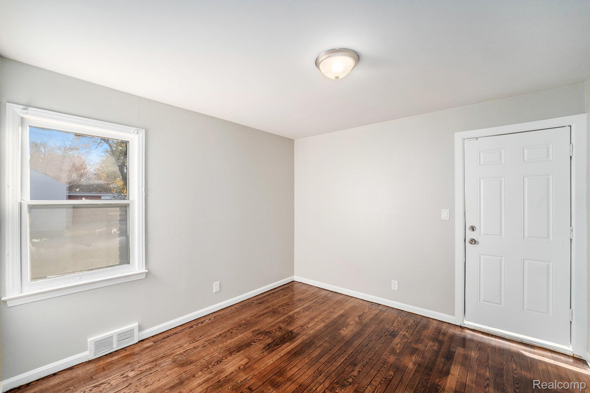 Detroit, Michigan 48235, United States, 3 Bedrooms Bedrooms, ,2 BathroomsBathrooms,Residential,Coming Soon,242180