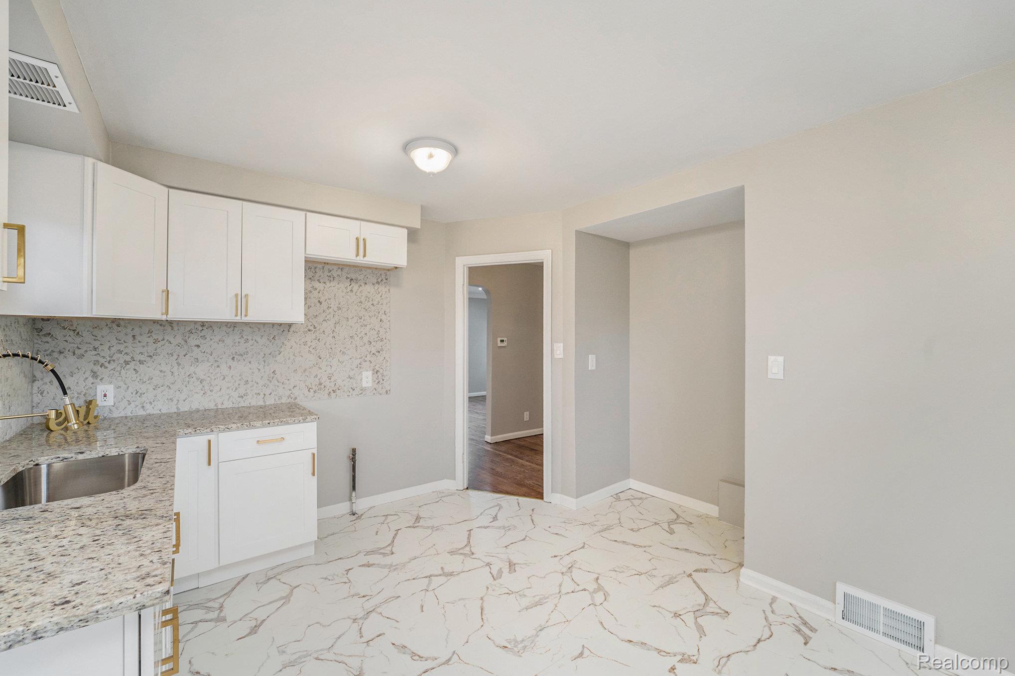 Detroit, Michigan 48235, United States, 3 Bedrooms Bedrooms, ,2 BathroomsBathrooms,Residential,Coming Soon,242180