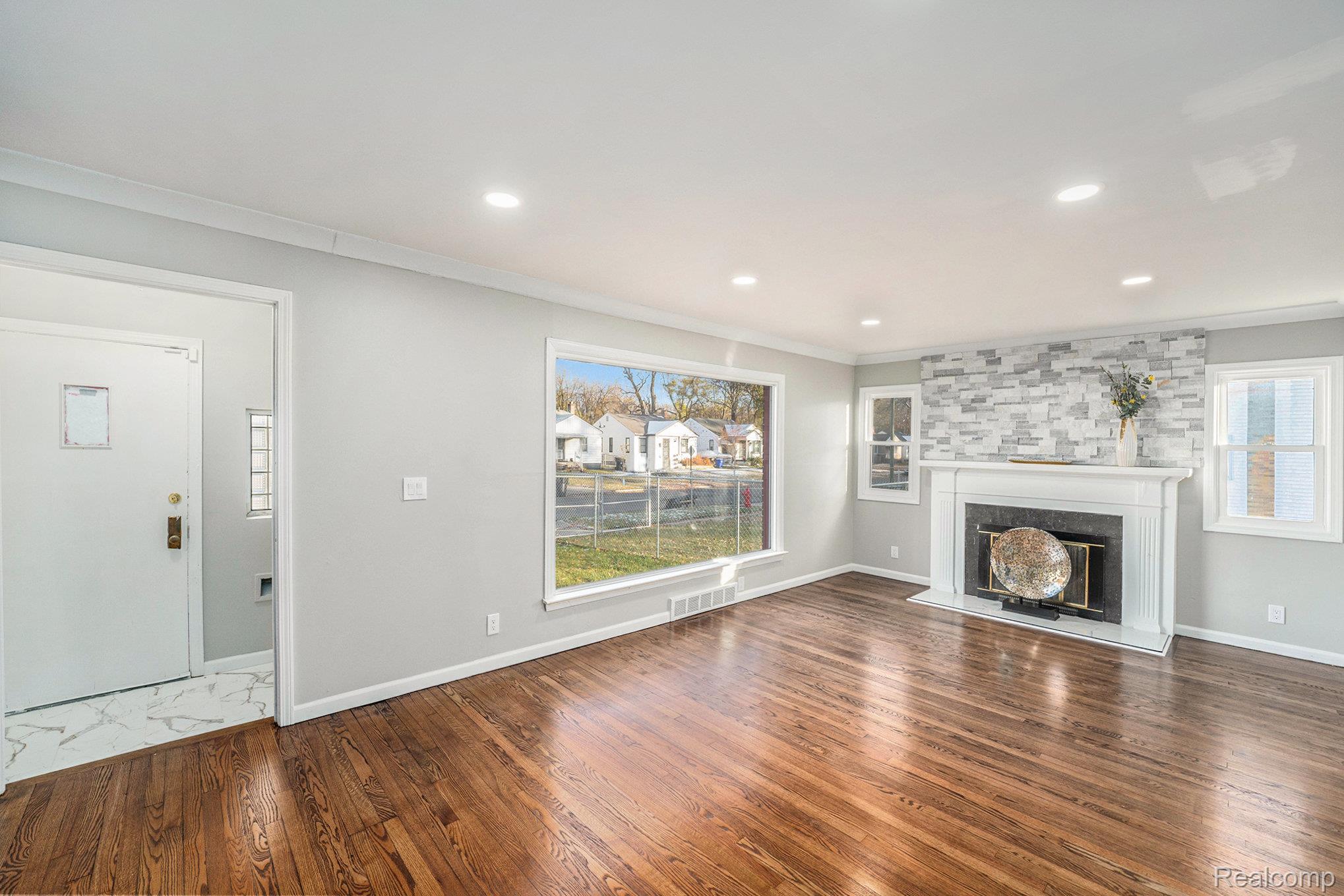 Detroit, Michigan 48235, United States, 3 Bedrooms Bedrooms, ,2 BathroomsBathrooms,Residential,Coming Soon,242180