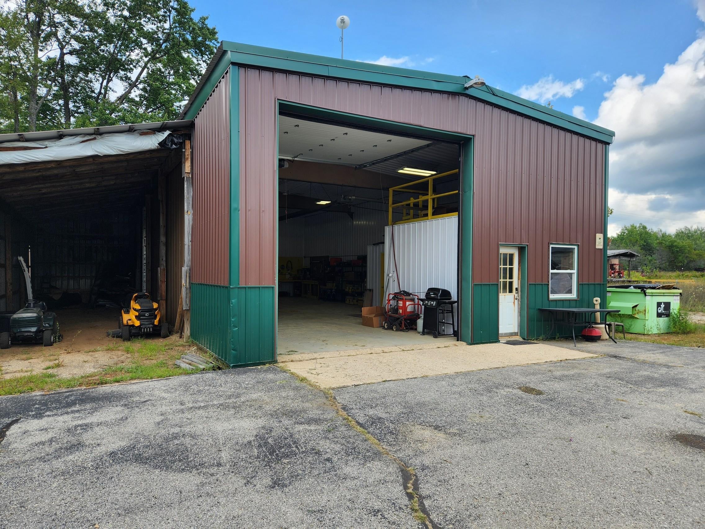 1202 Thomas Road SW