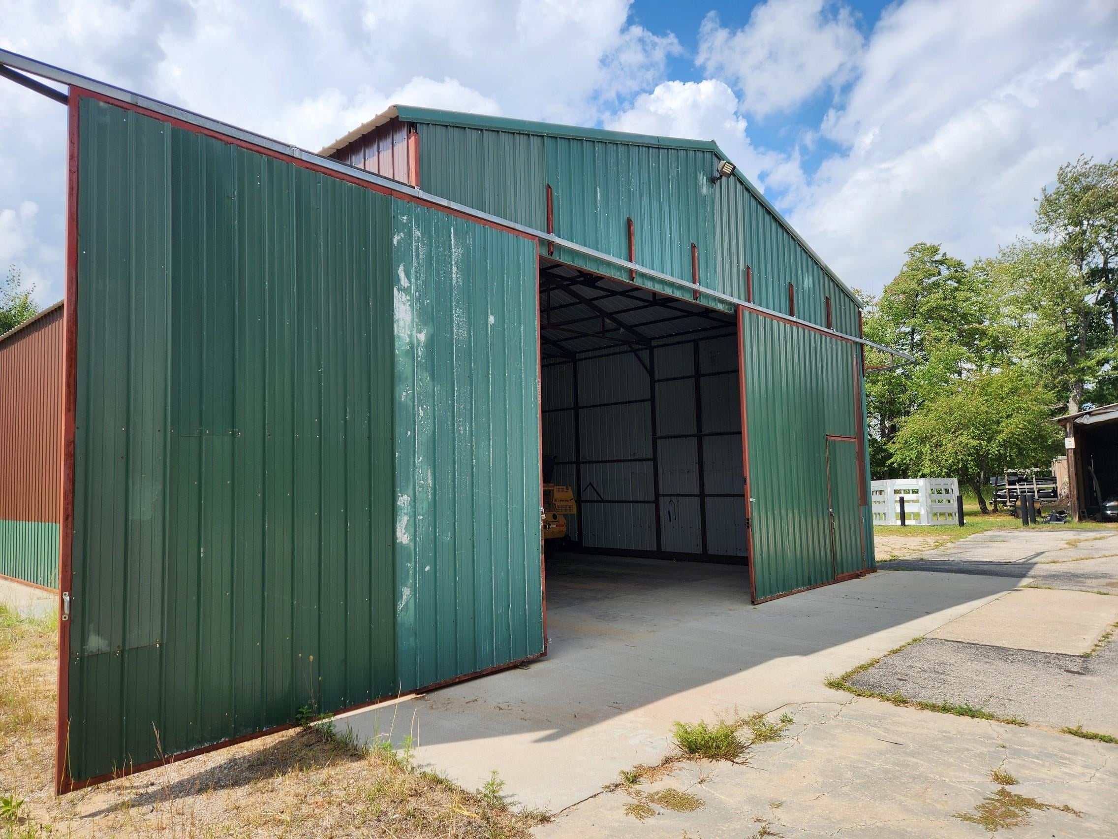 1202 Thomas Road SW