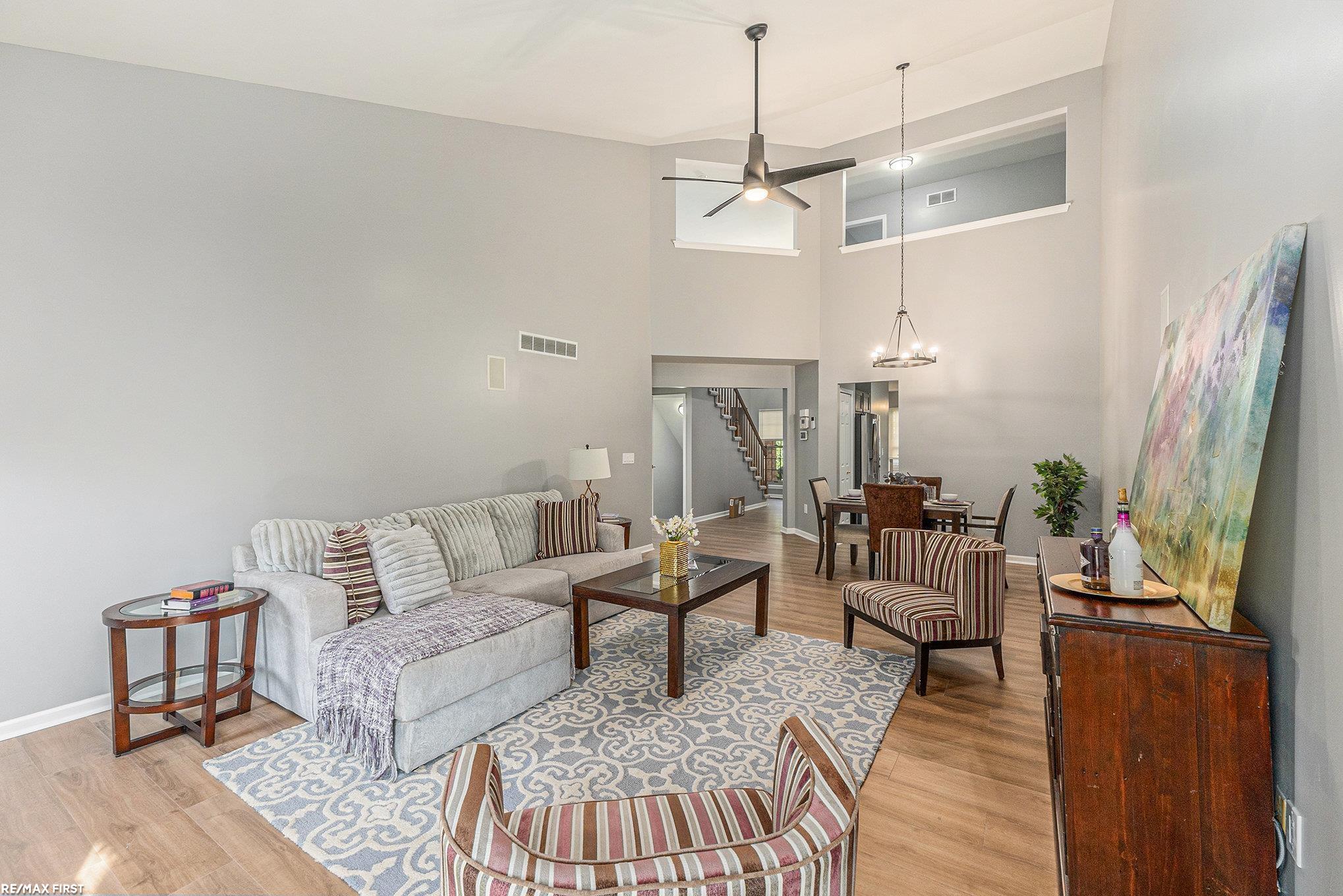 3715 Knightbridge Cir Circle